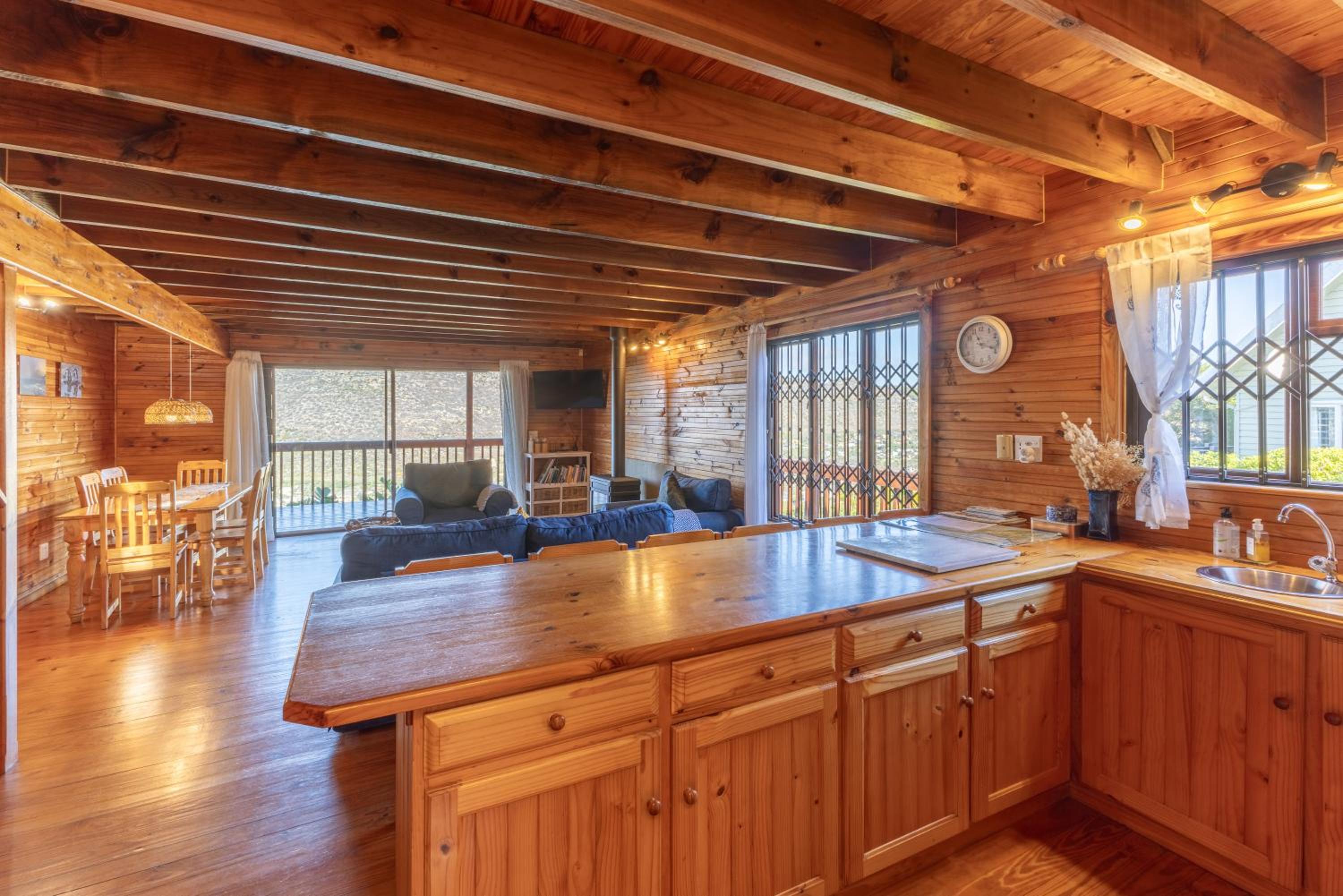 Lark House, Peaceful Mountain Home with Wonderful Ocean Views