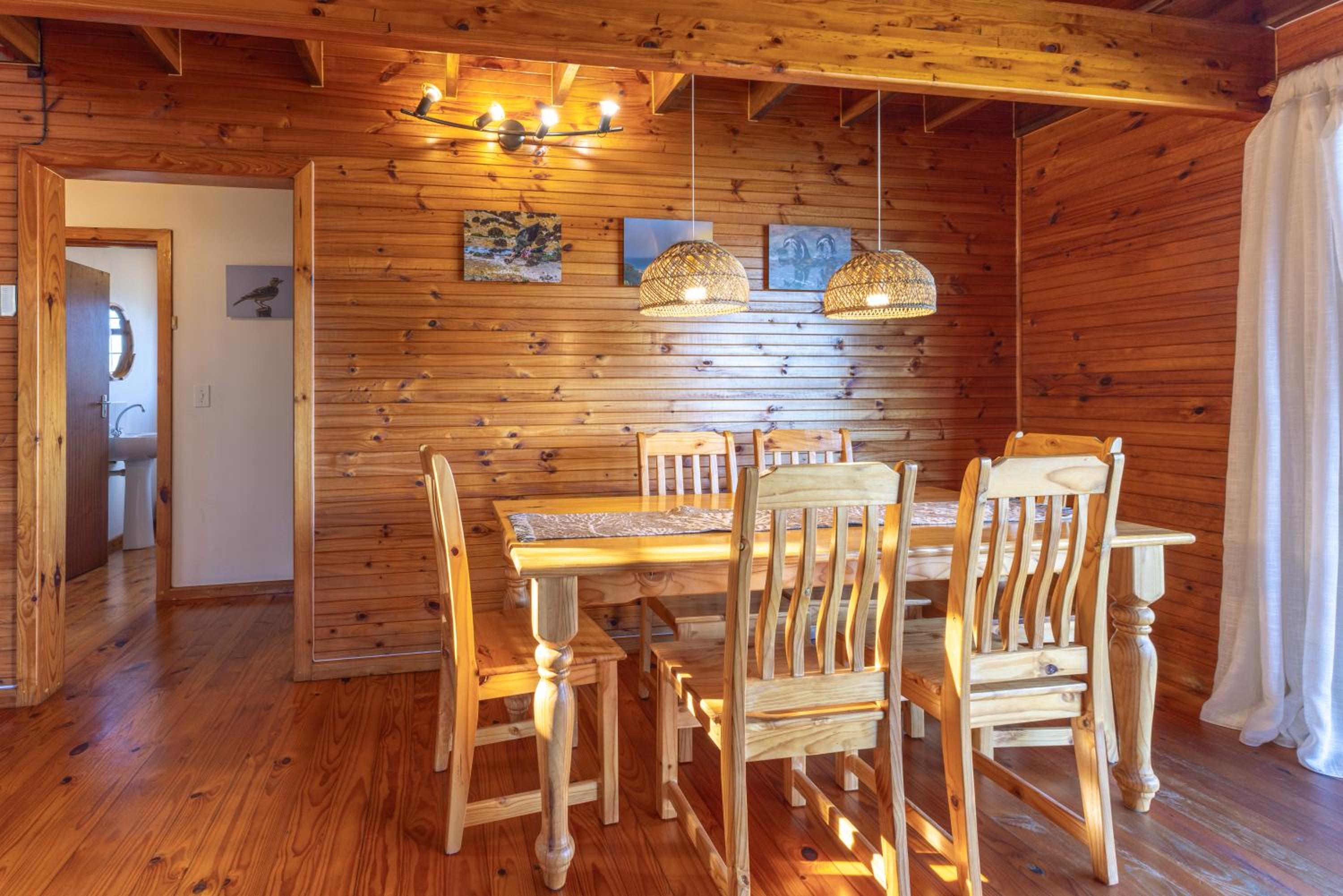 Lark House, Peaceful Mountain Home with Wonderful Ocean Views