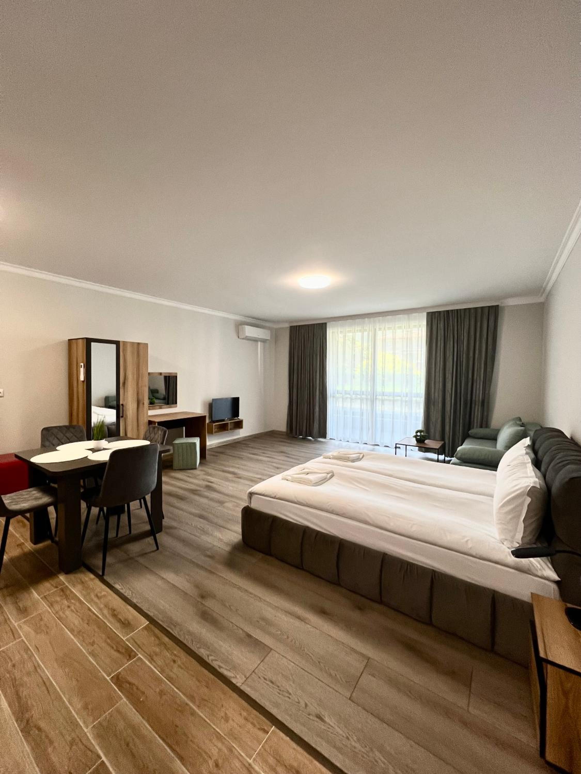 GREEN PARK Apartments and rooms for guests