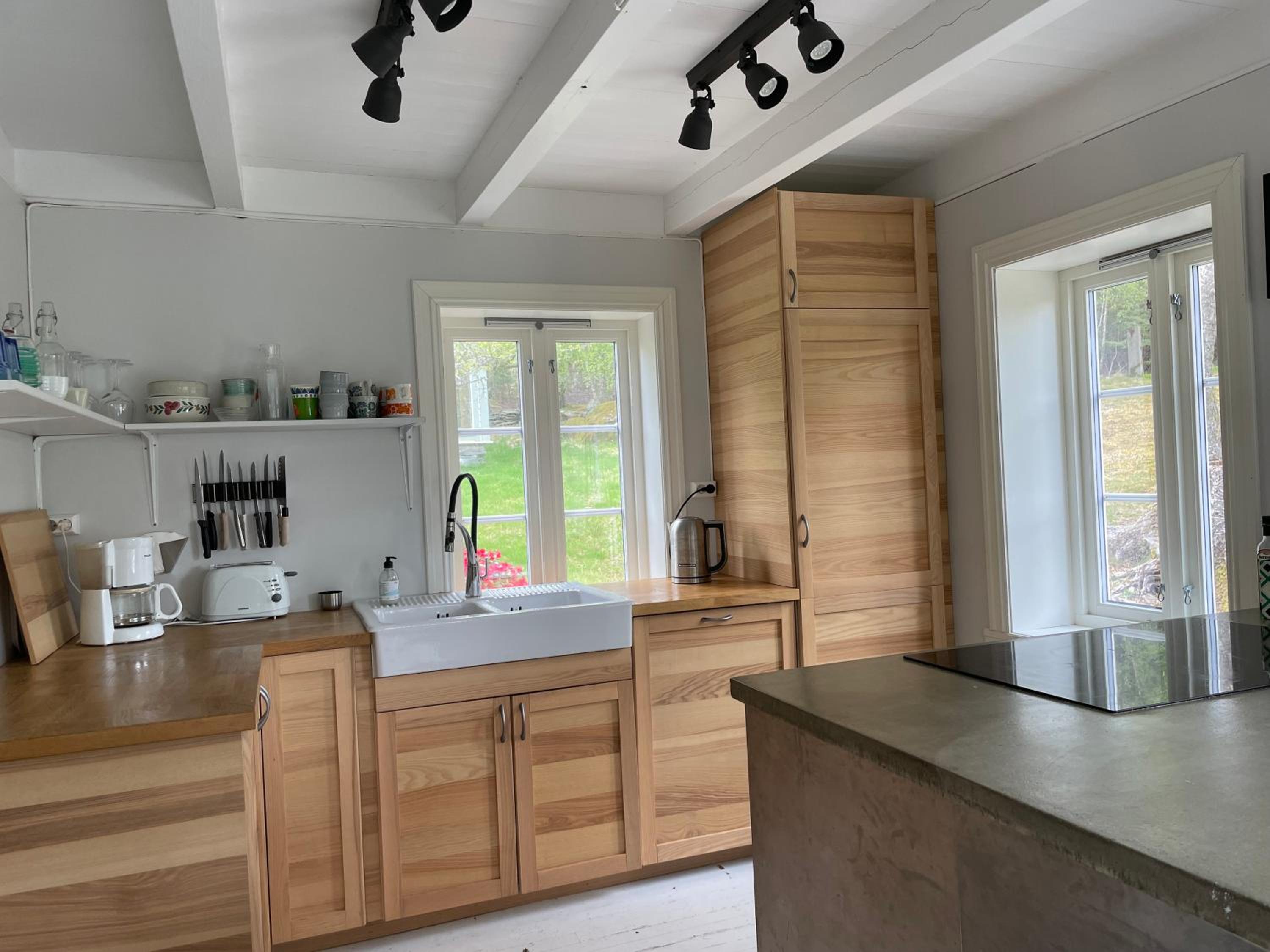 Secluded private seafront holiday home with 5 bedrooms and 12 beds view 4