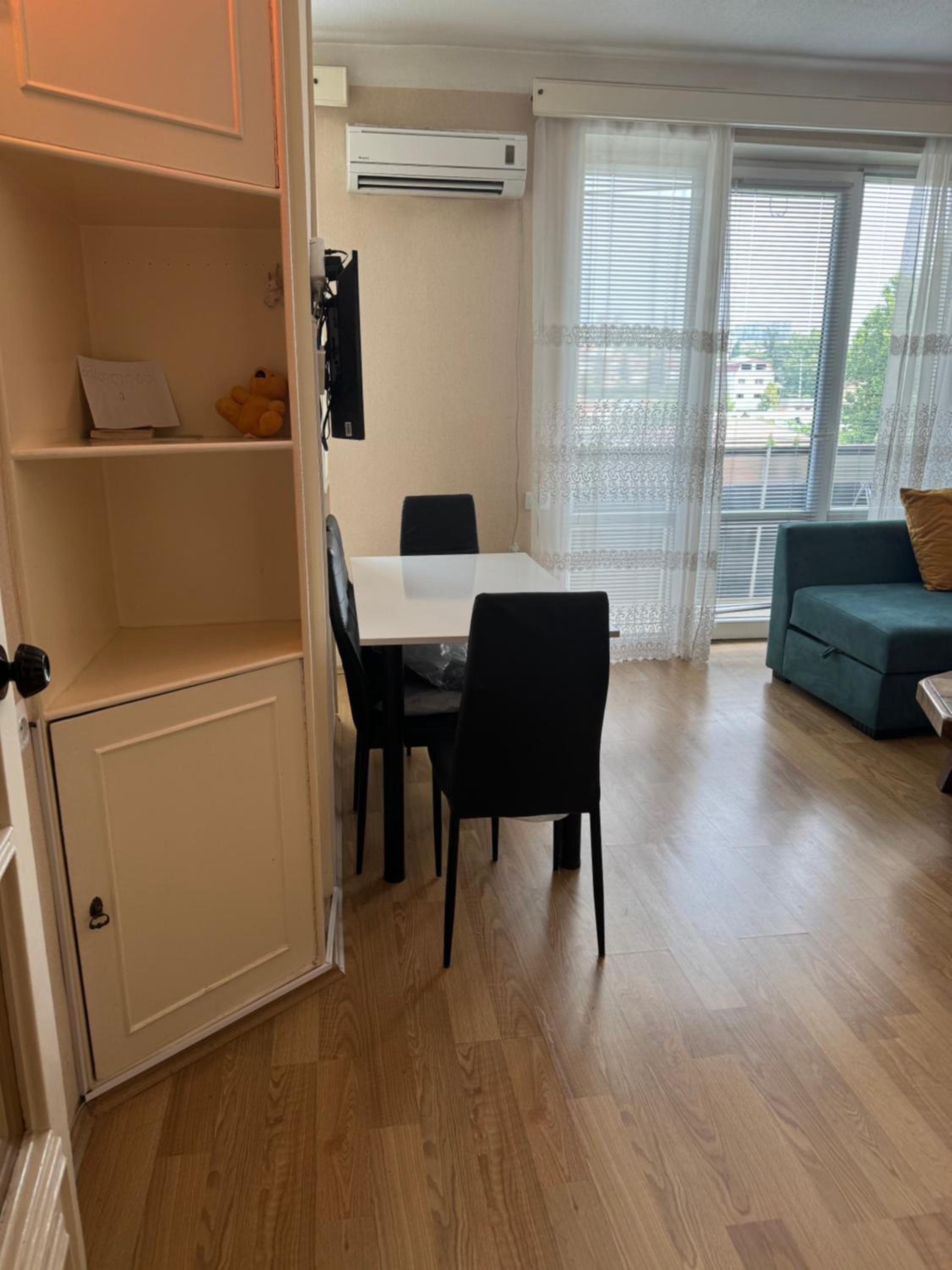 Cozy apartment with balcony view 4