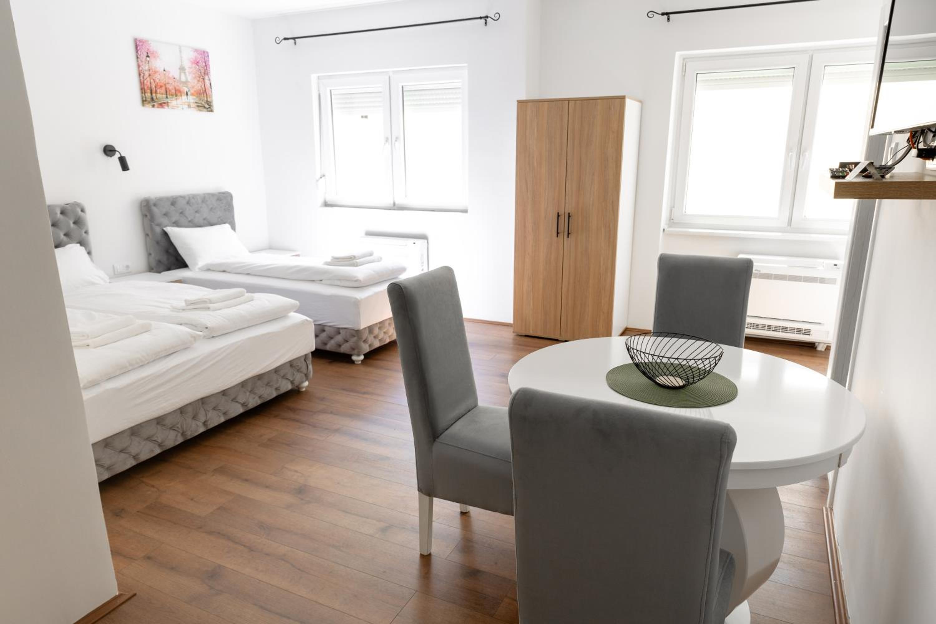 Luna Nera apartments