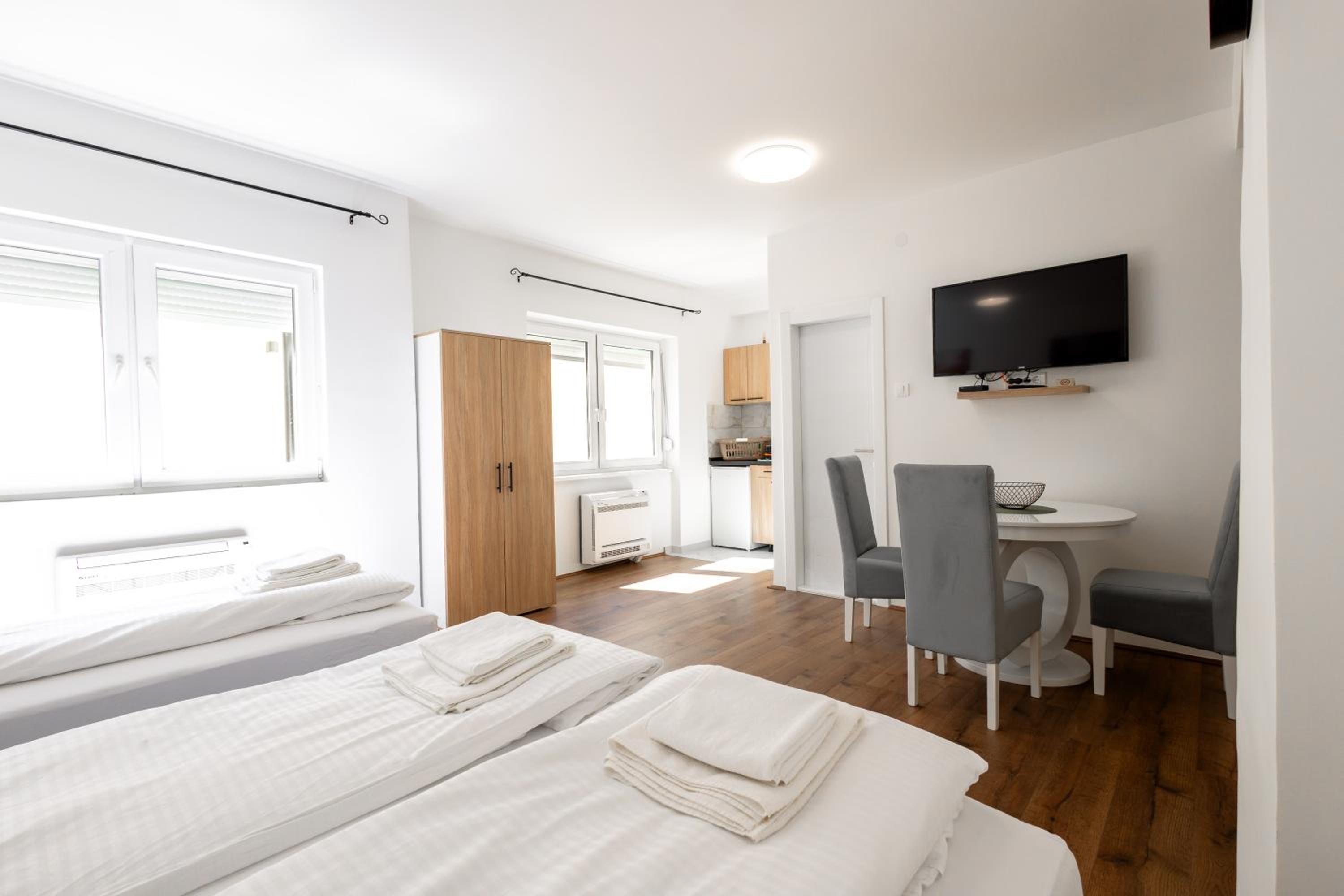 Luna Nera apartments