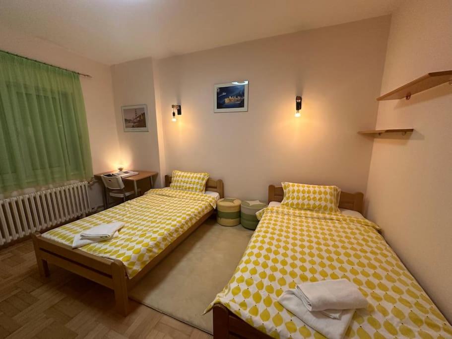 Zee's Lux Central Spot view 2