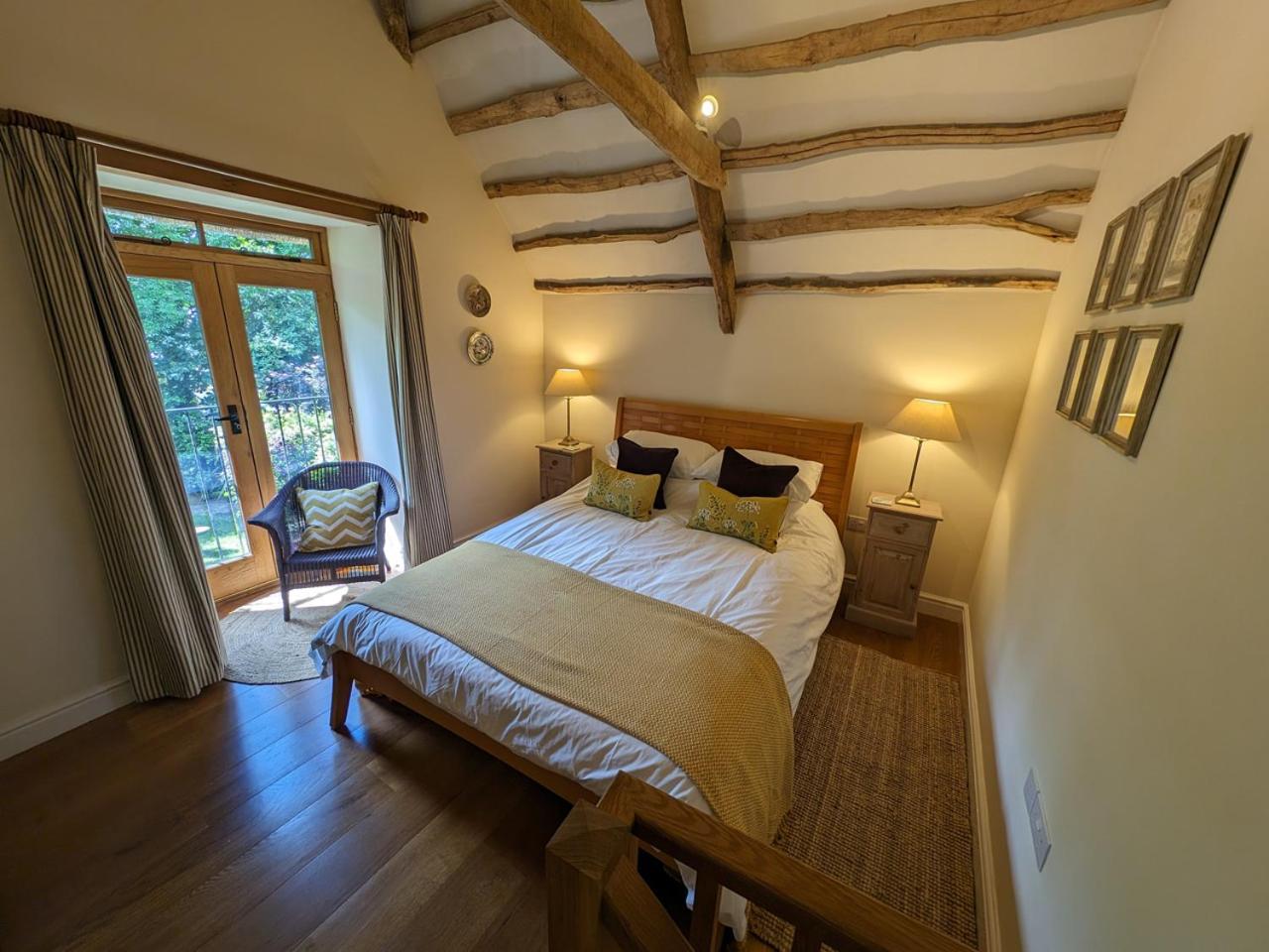 Raleigh Cottage - Thatched one bedroom cottage view 2