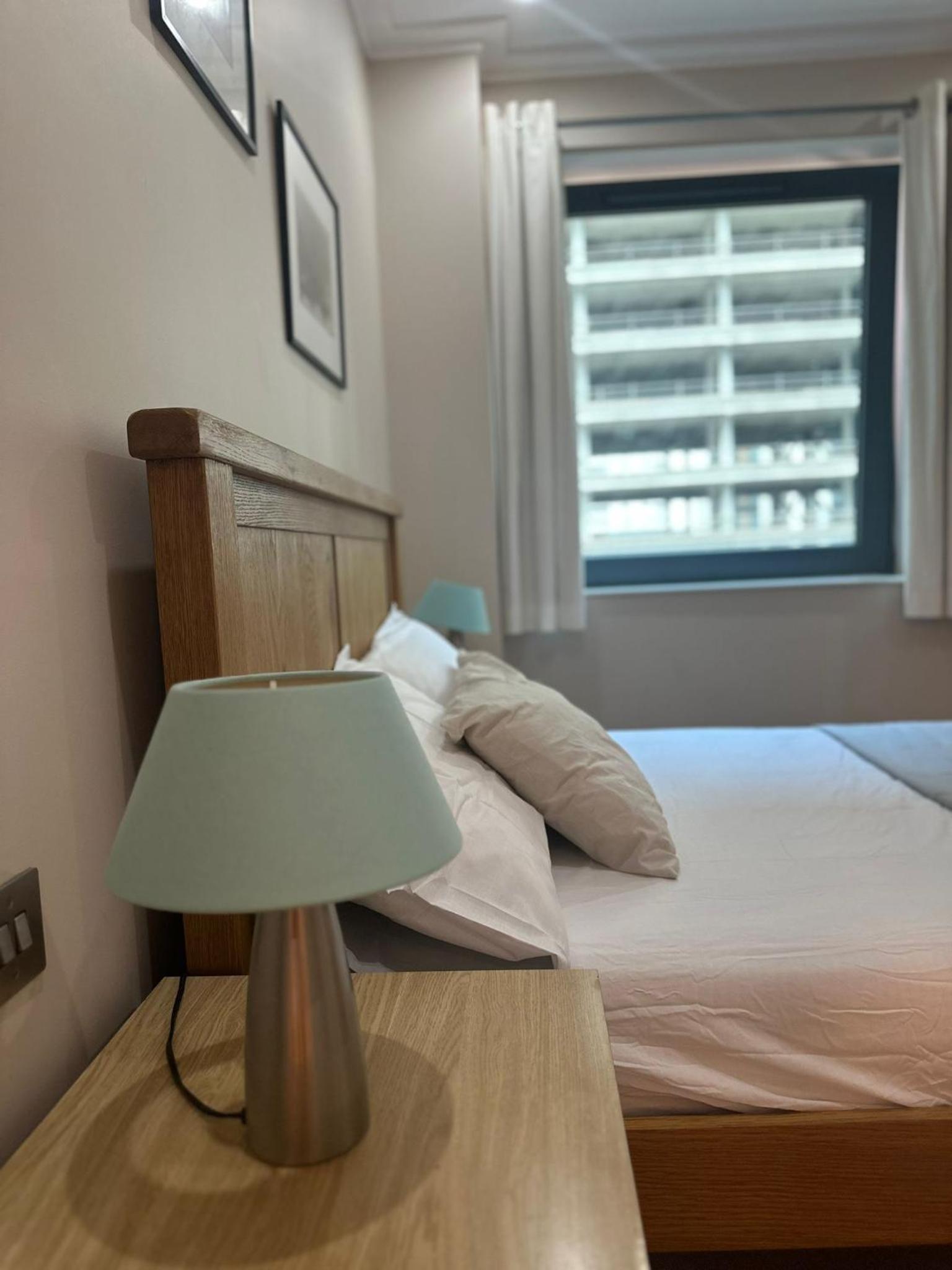 Lakes 2 Bedroom Shared Apartment In Canary Wharf With Private Bathrooms