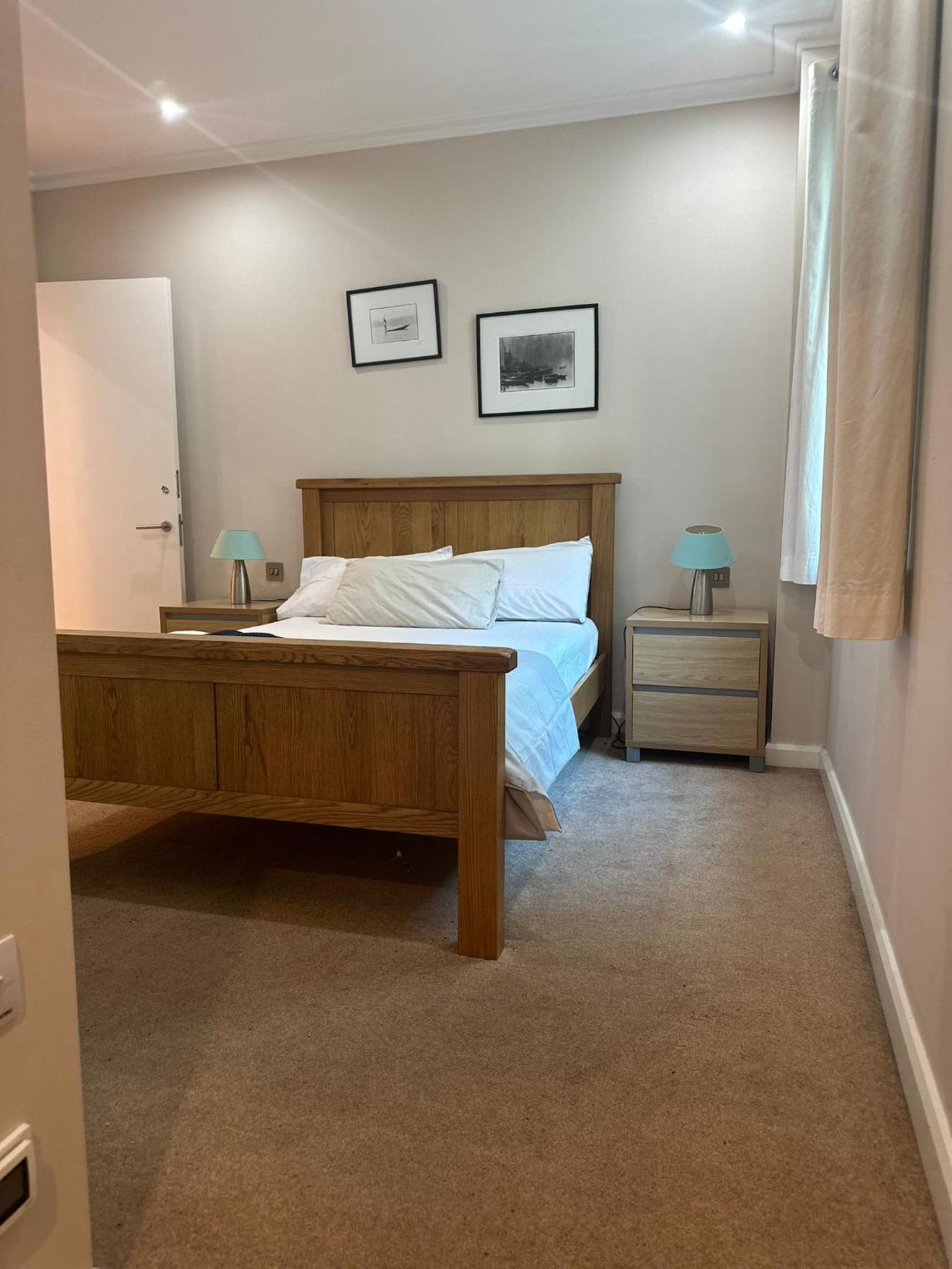 Lakes 2 Bedroom Shared Apartment In Canary Wharf With Private Bathrooms