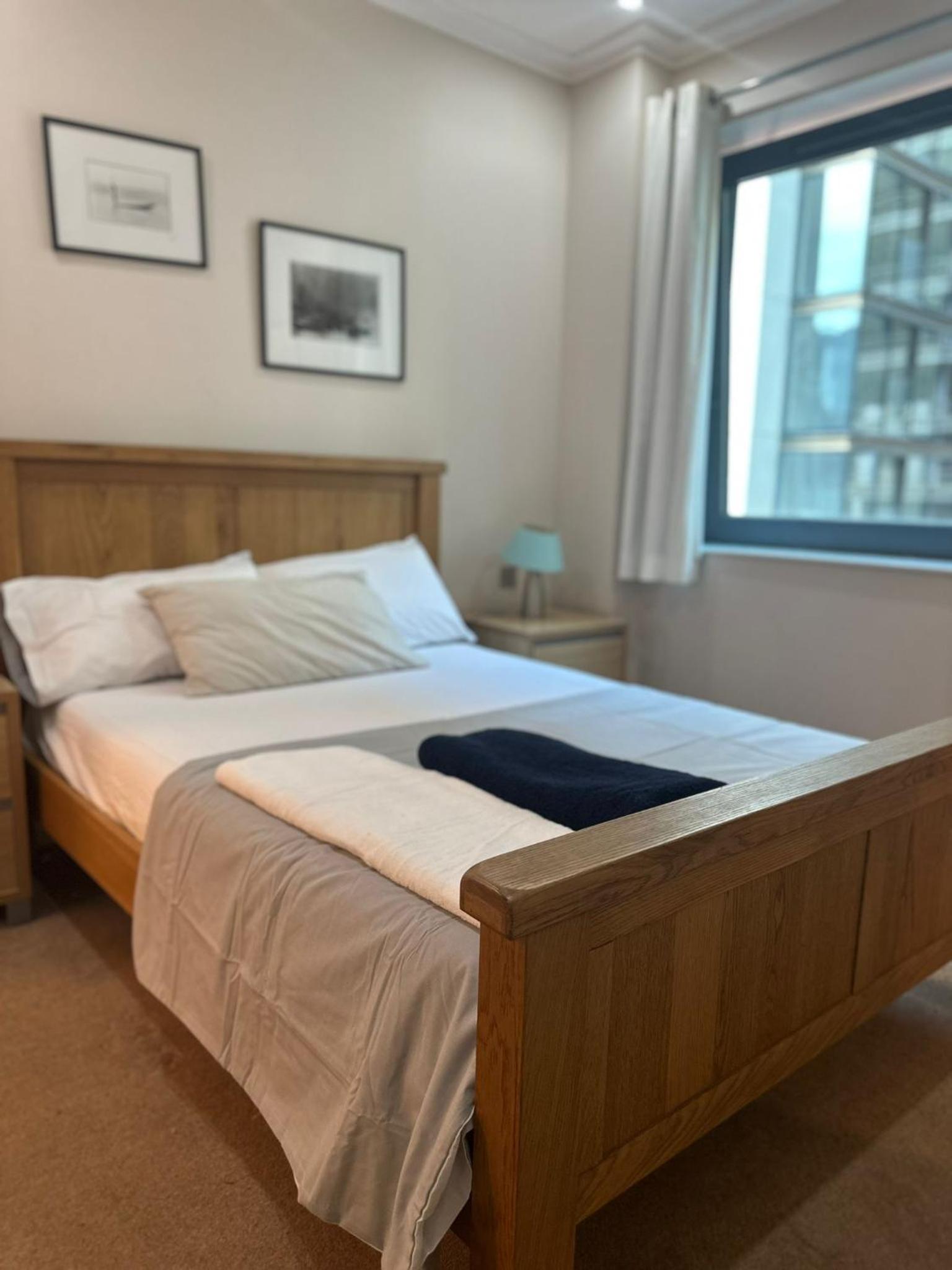Lakes 2 Bedroom Shared Apartment In Canary Wharf With Private Bathrooms
