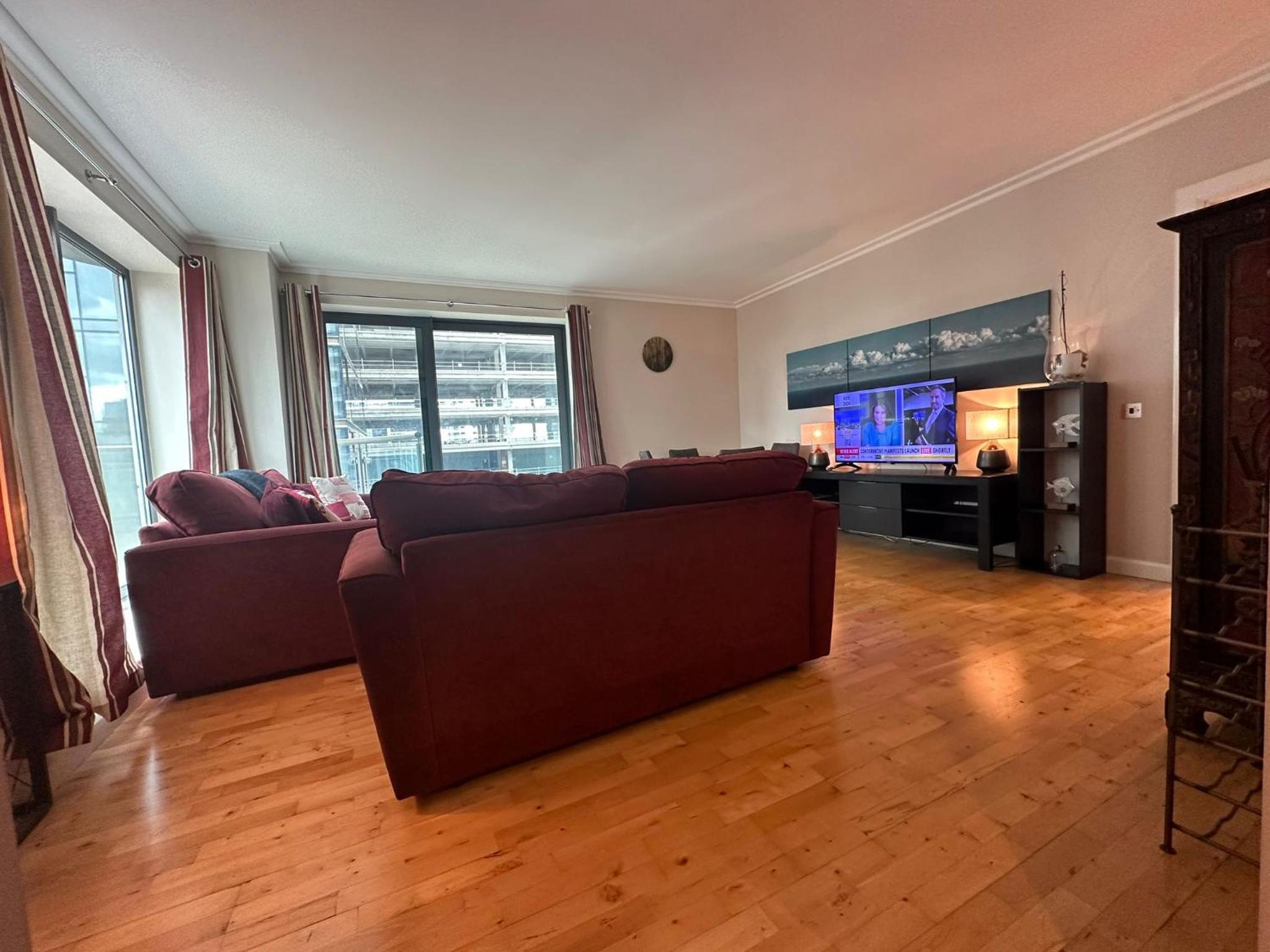 Lakes 2 Bedroom Shared Apartment In Canary Wharf With Private Bathrooms