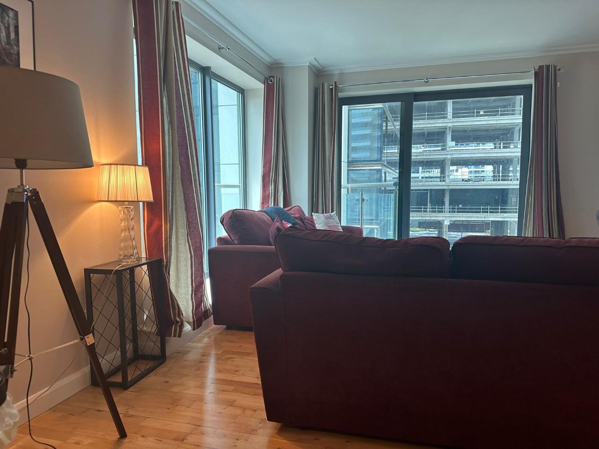 Lakes 2 Bedroom Shared Apartment In Canary Wharf With Private Bathrooms