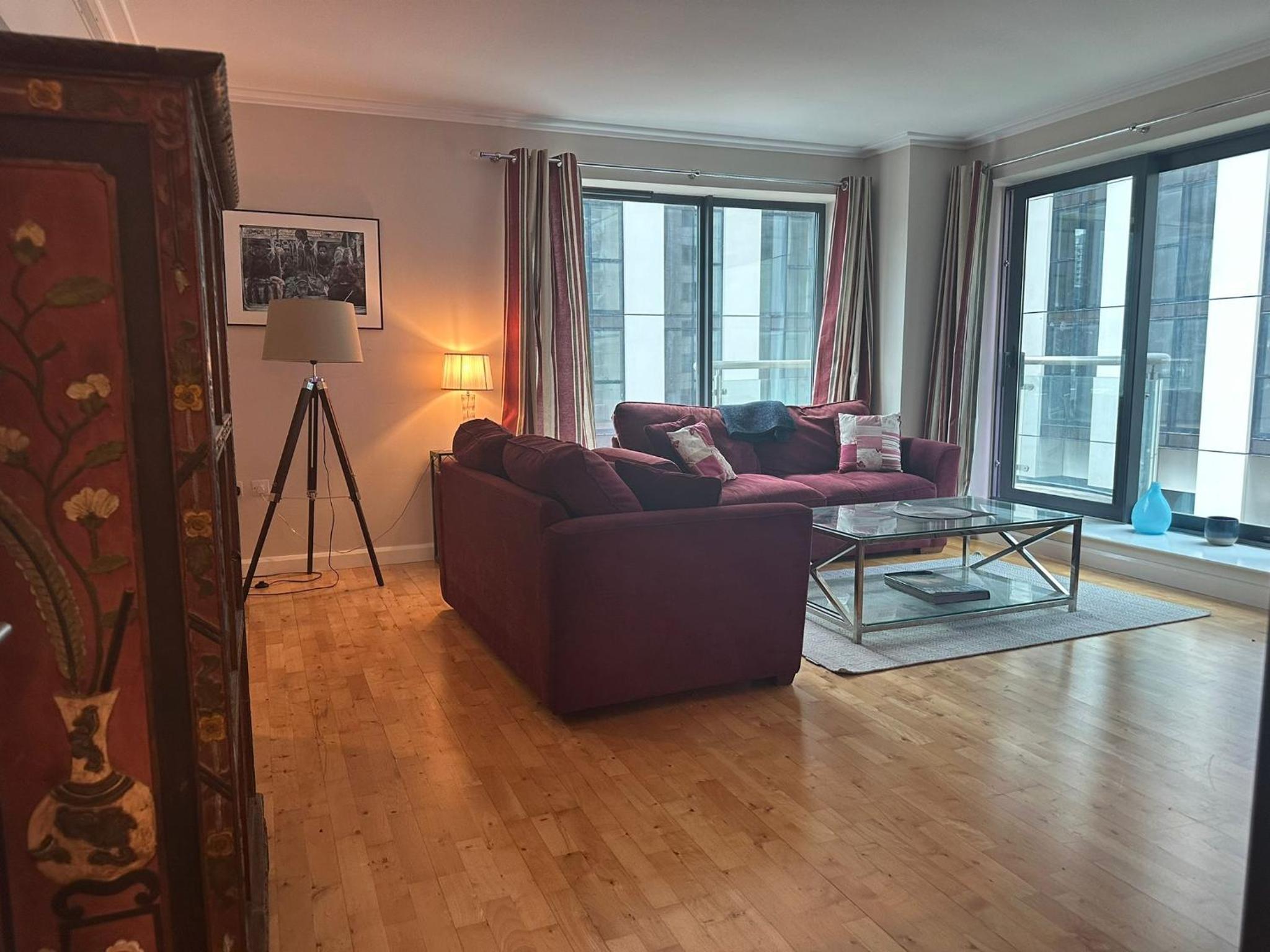 Lakes 2 Bedroom Shared Apartment In Canary Wharf With Private Bathrooms