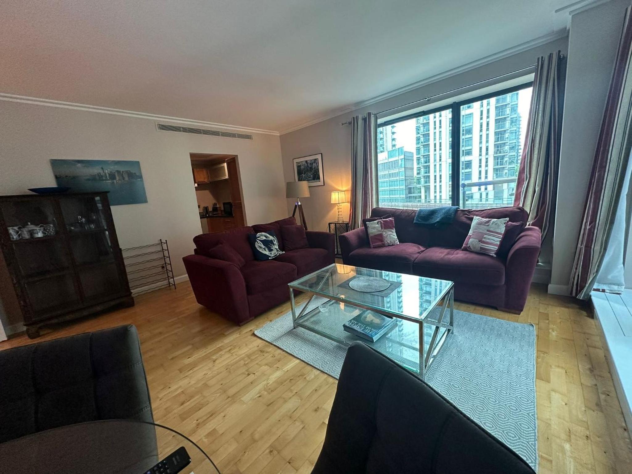Lakes 2 Bedroom Shared Apartment In Canary Wharf With Private Bathrooms