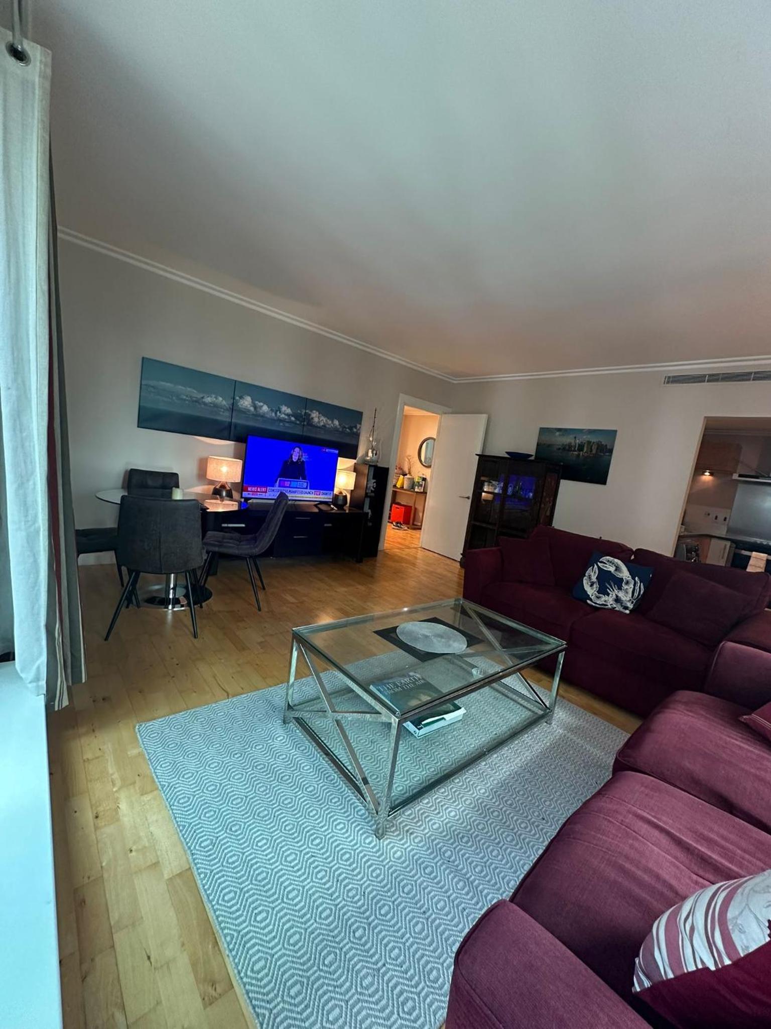 Lakes 2 Bedroom Shared Apartment In Canary Wharf With Private Bathrooms