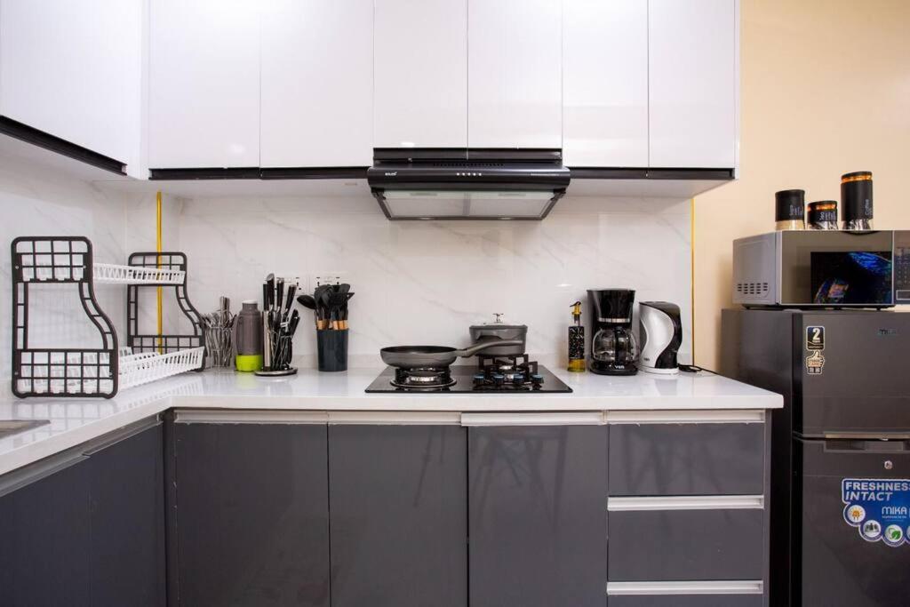 1 Br with gym and golf simulator Kilimani view 3