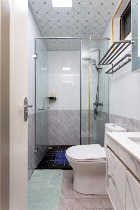 1 Br with gym and golf simulator Kilimani view 5