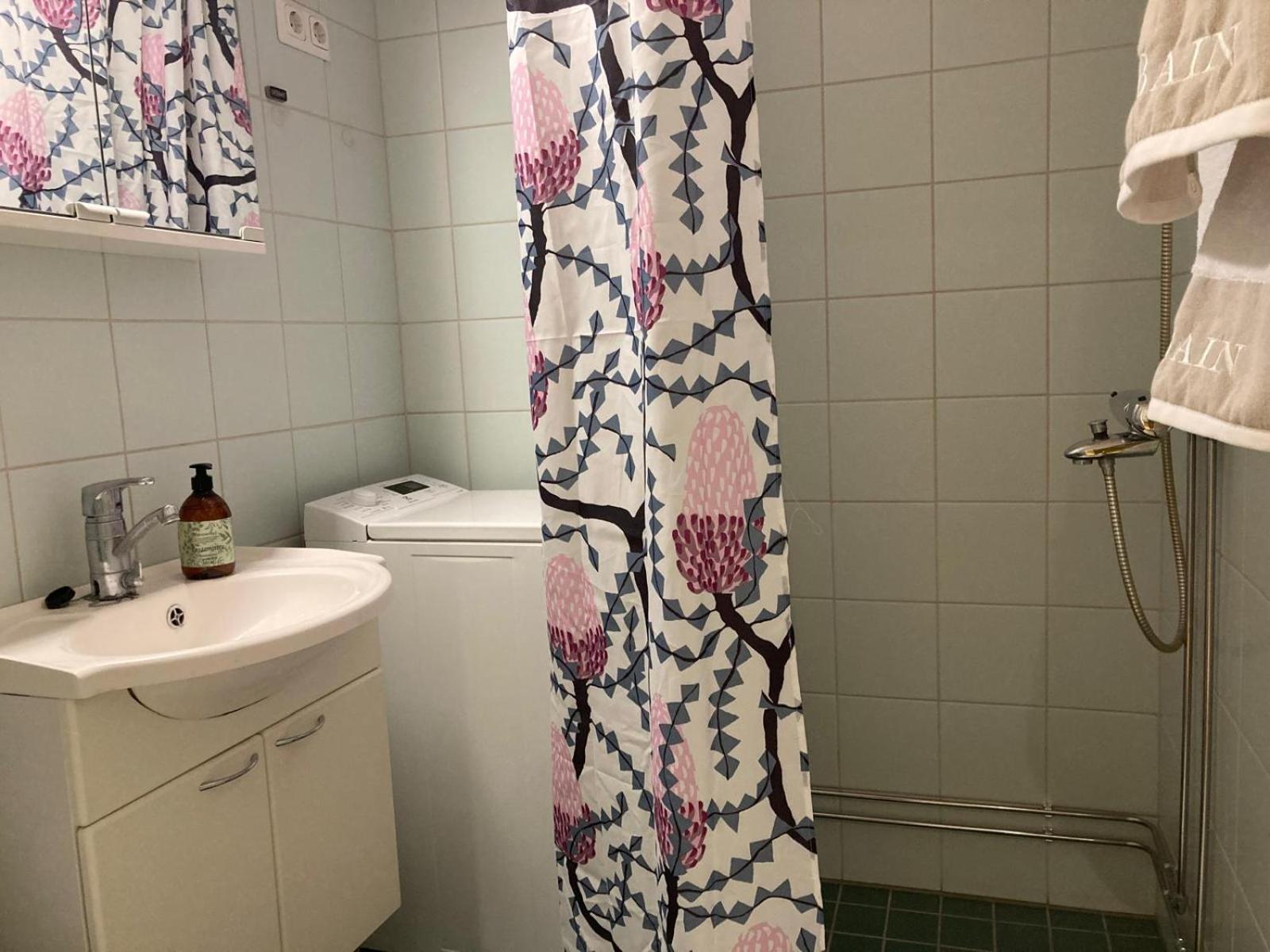 Huippukaksio parvekkeella Linnan lähellä