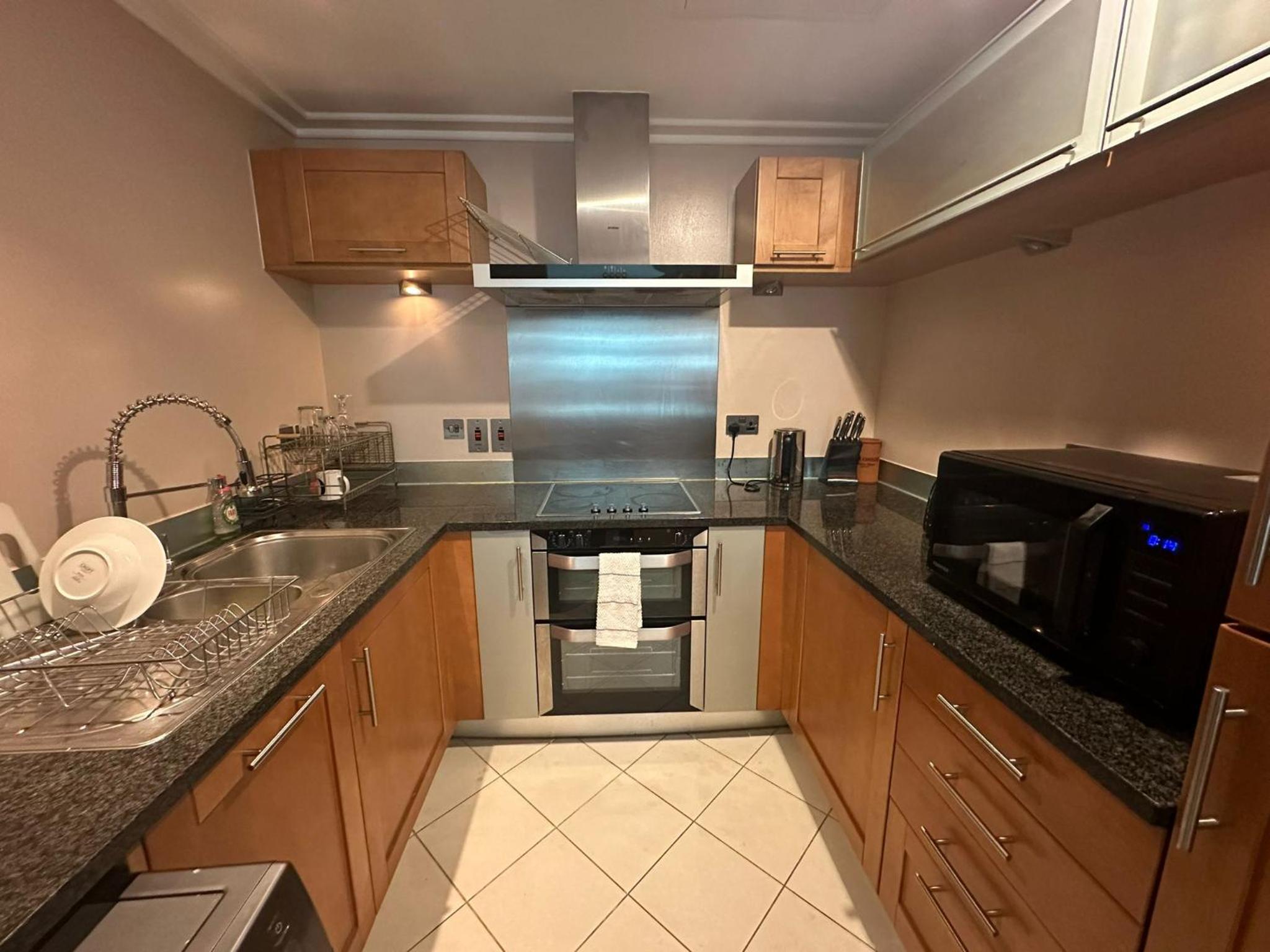 Lakes 2 Bedroom Shared Apartment In Canary Wharf With Private Bathrooms