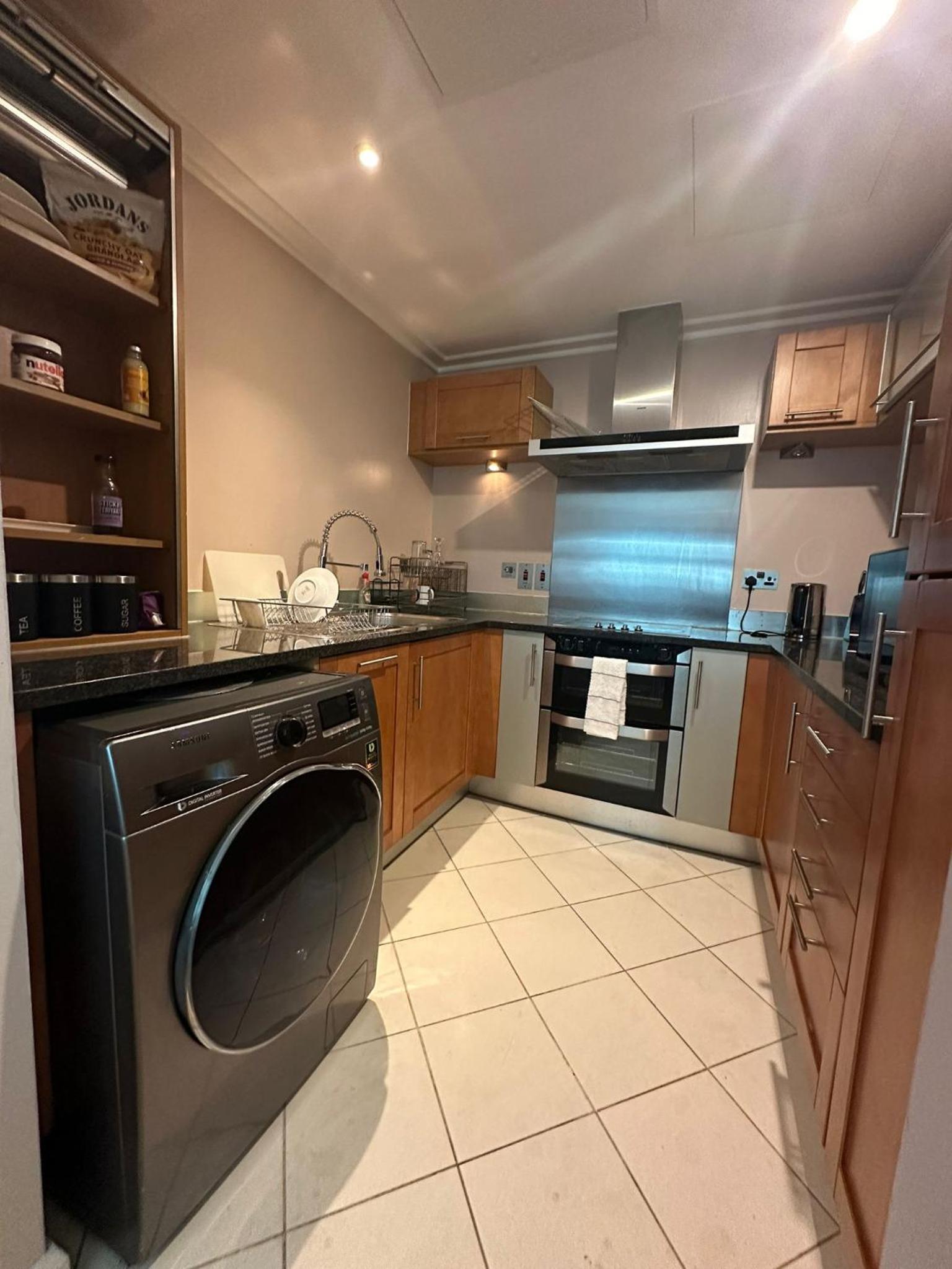 Lakes 2 Bedroom Shared Apartment In Canary Wharf With Private Bathrooms