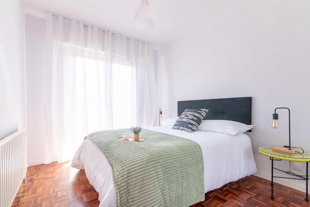 San Roman apartment with private parking