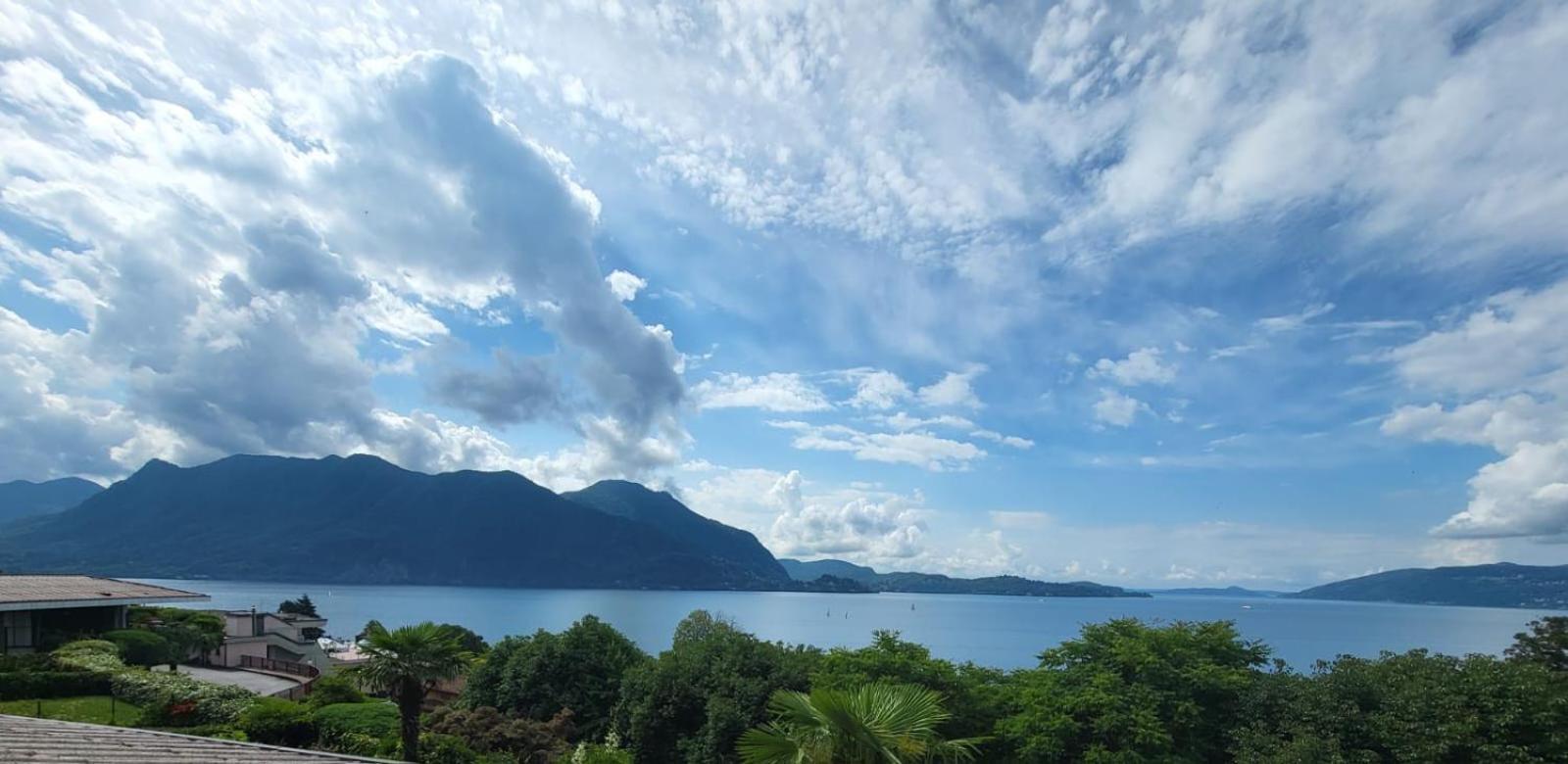Lake View Apartment en Ghiffa — other