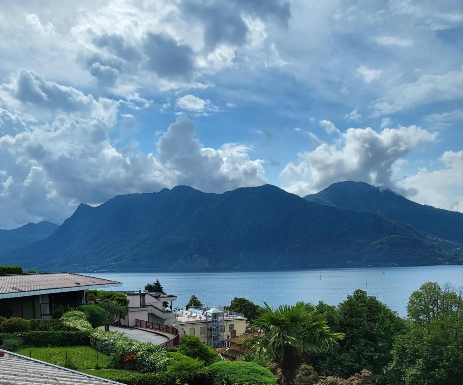 Lake View Apartment en Ghiffa — other