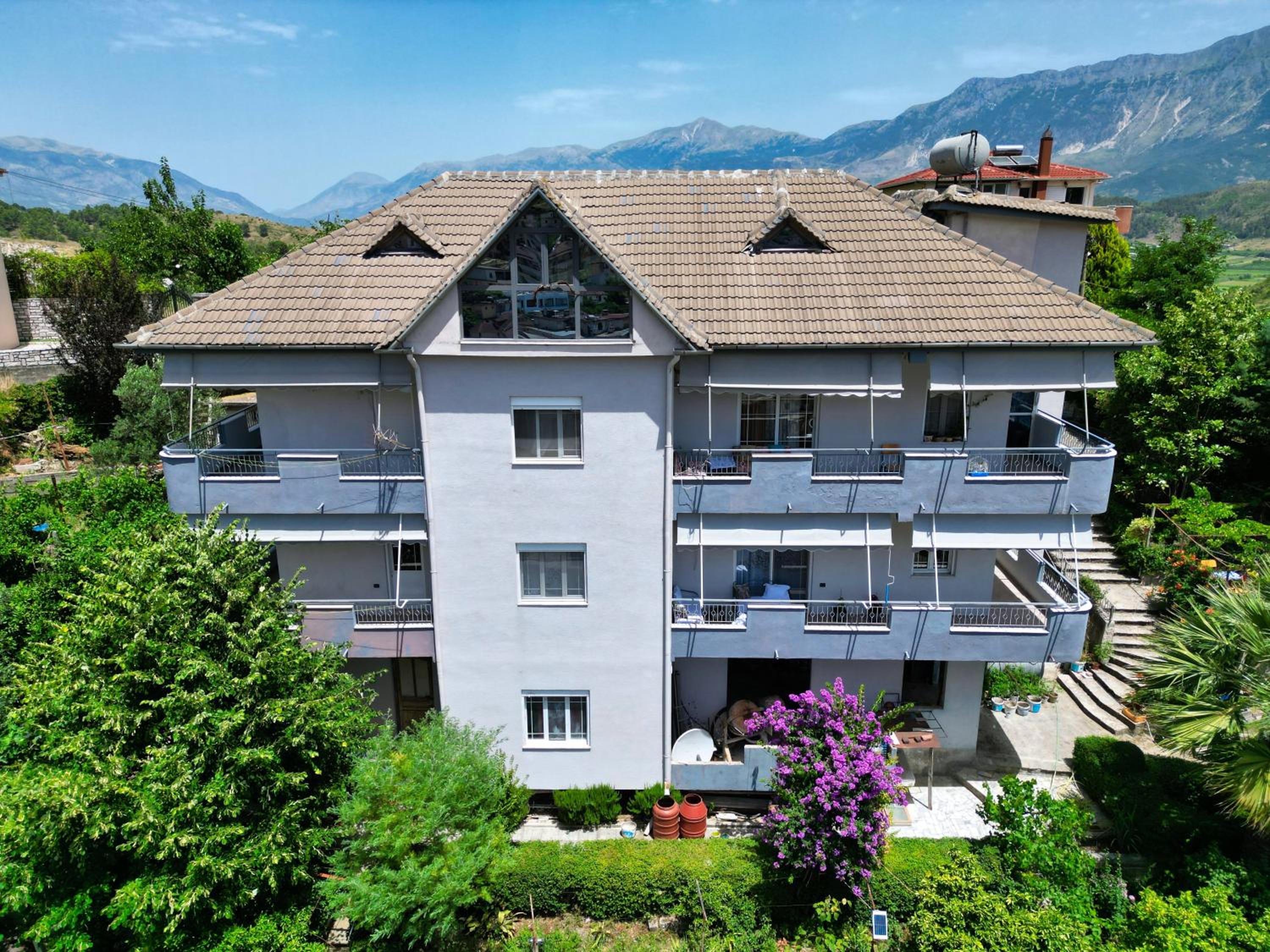 Vila Banushi