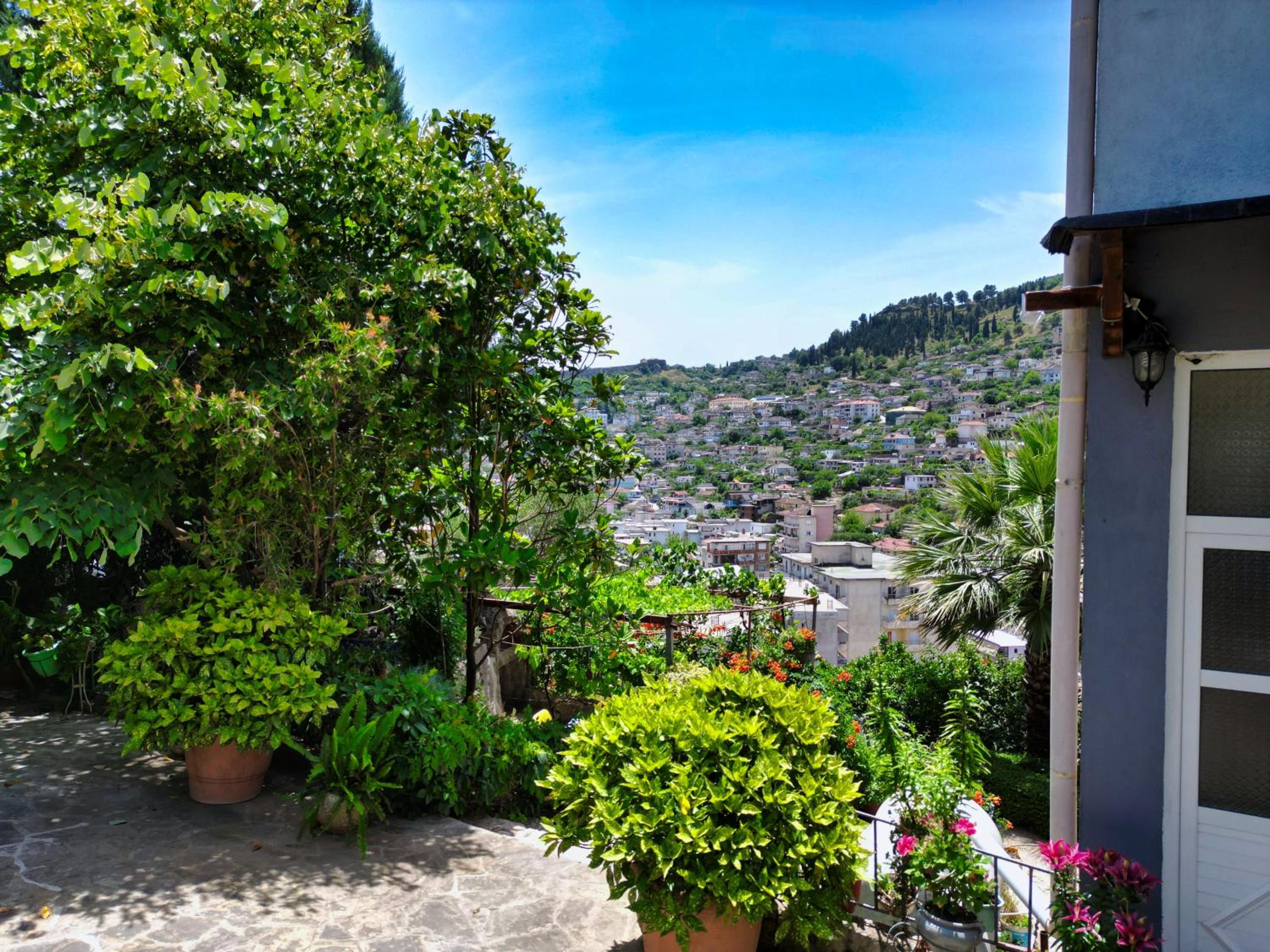 Vila Banushi