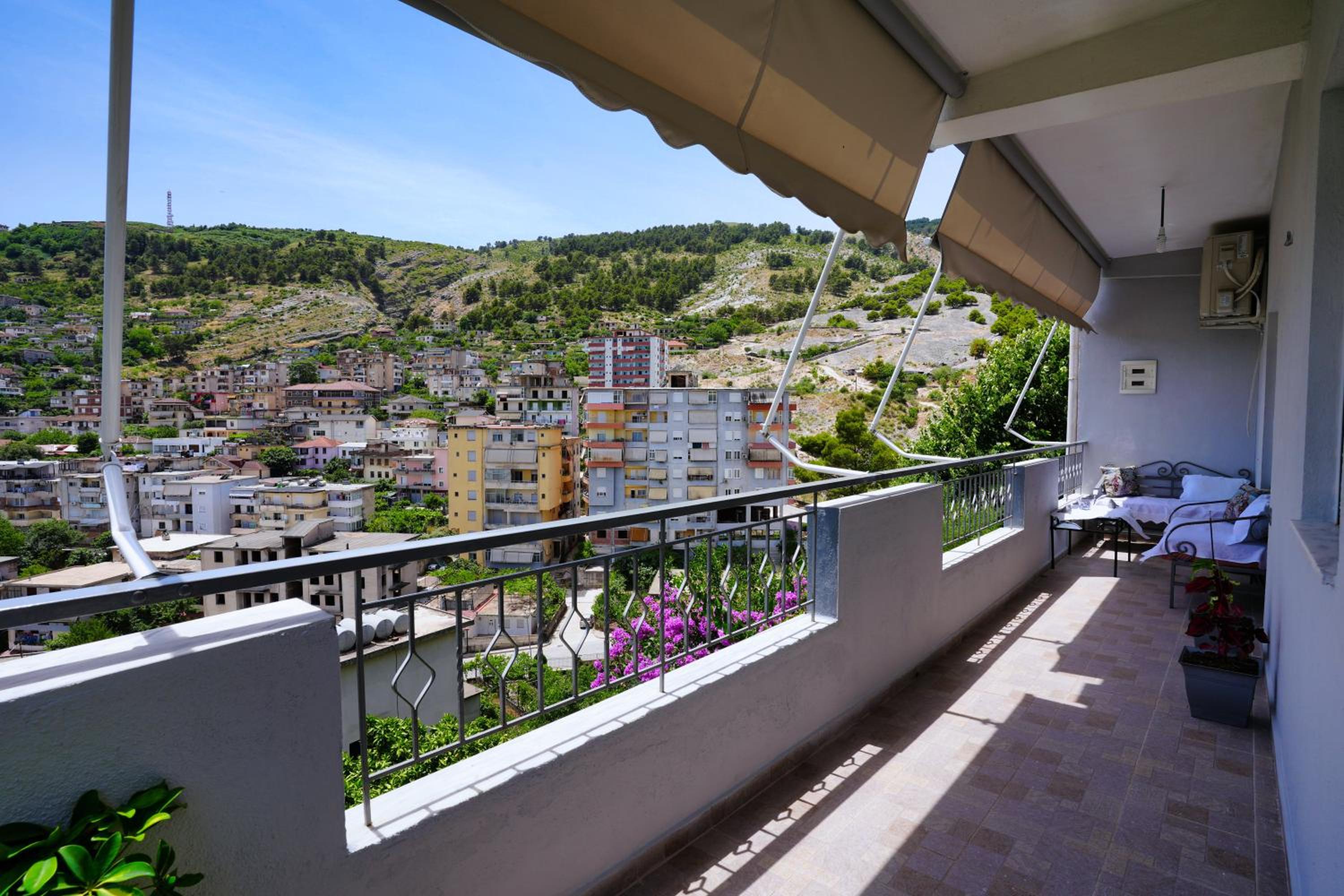 Vila Banushi