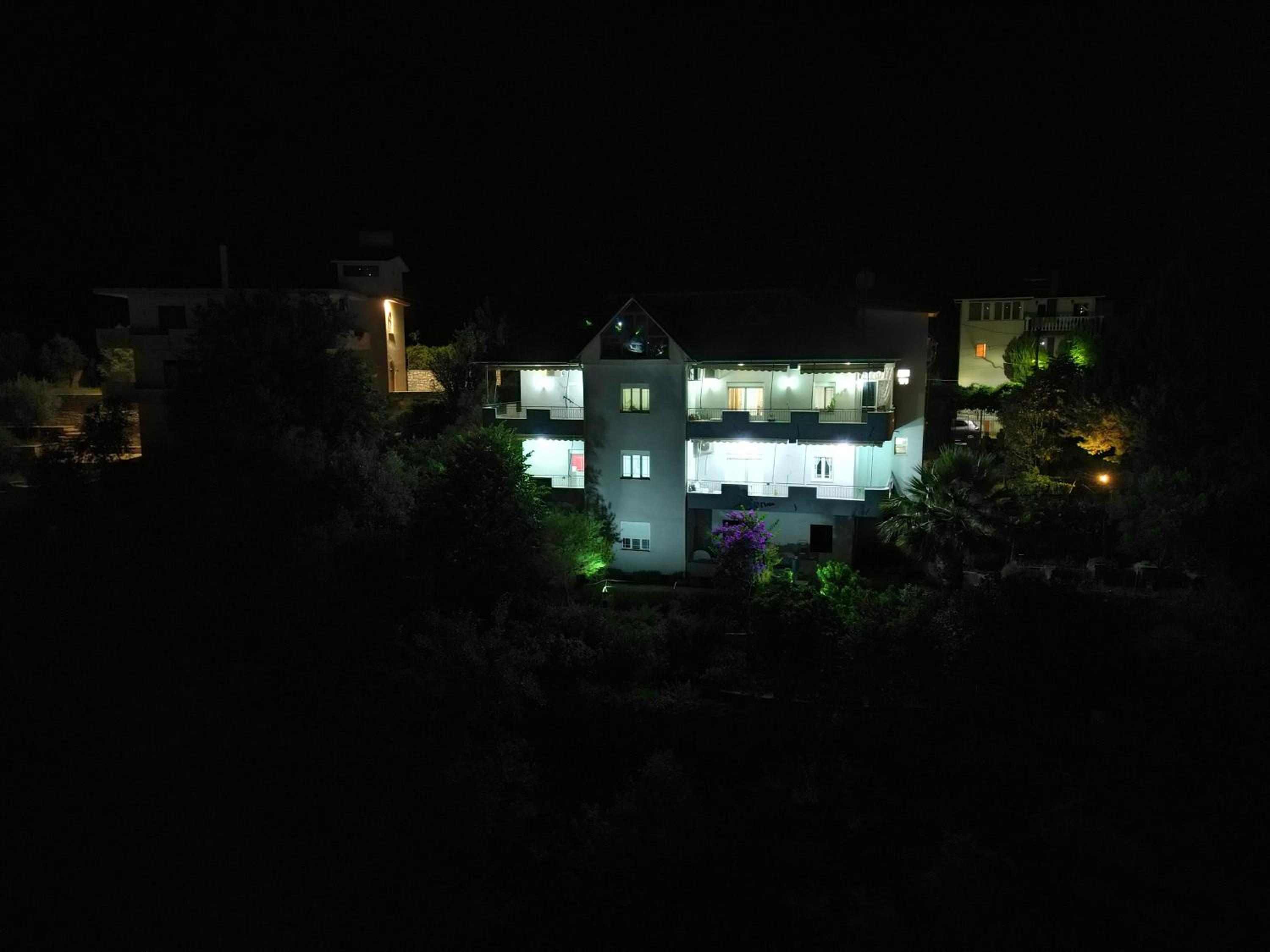 Vila Banushi