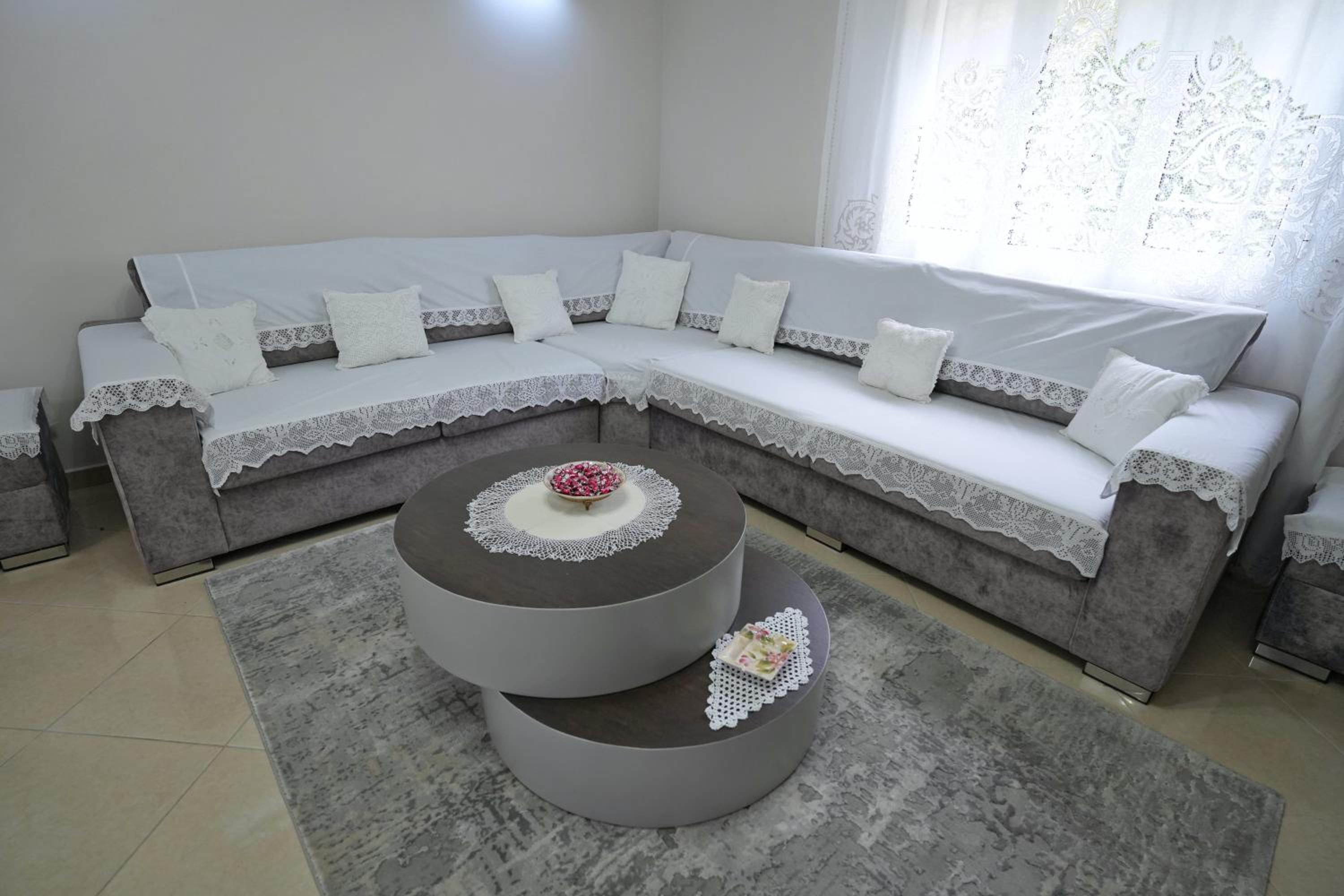 Vila Banushi