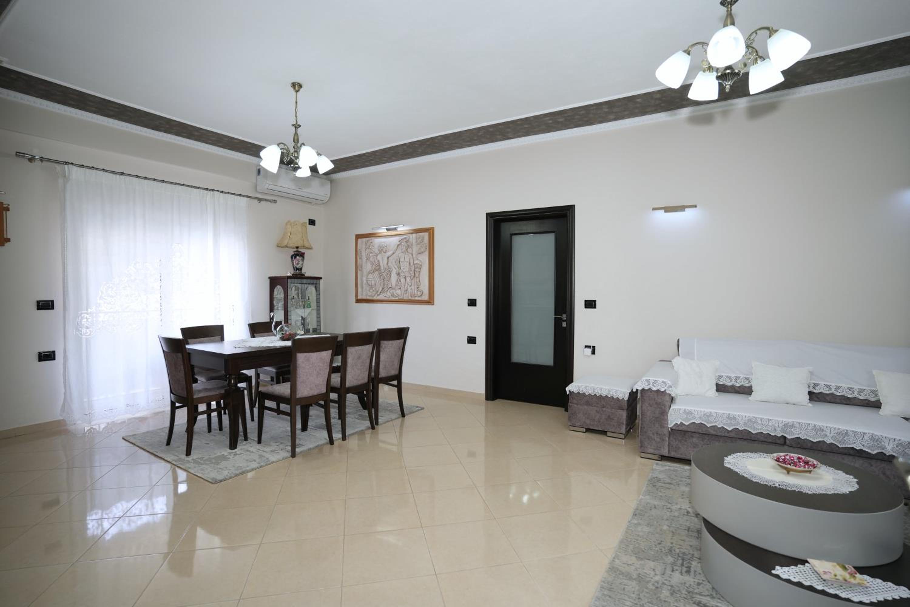 Vila Banushi