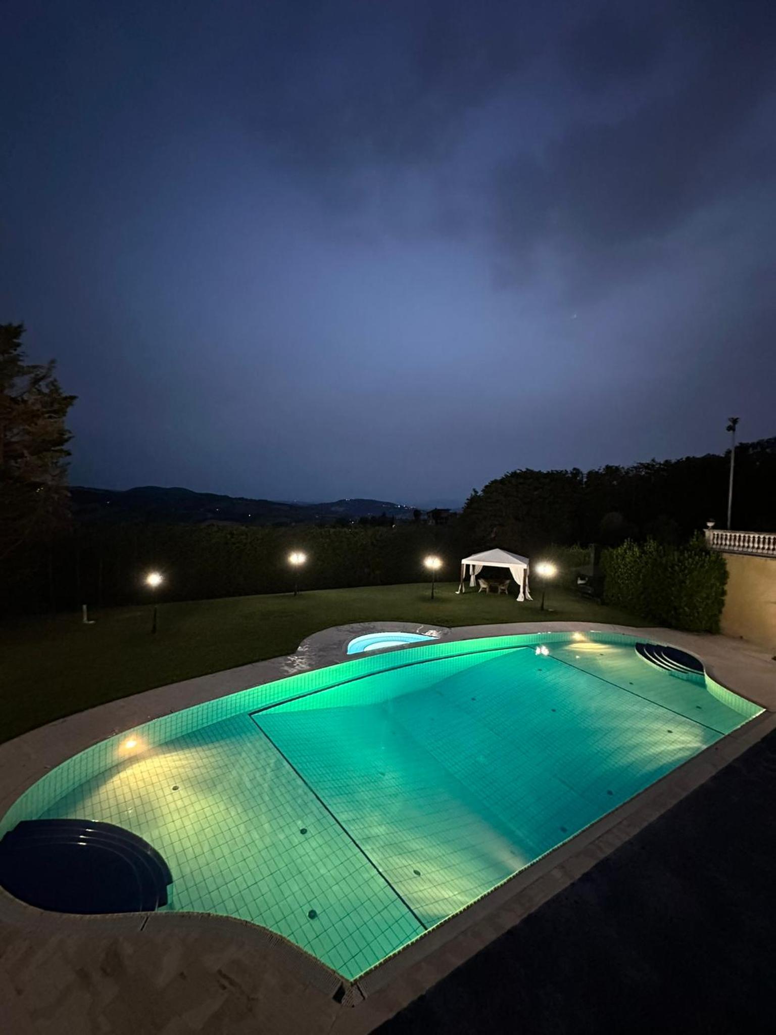 Living la Dolce Vita with pool view 4