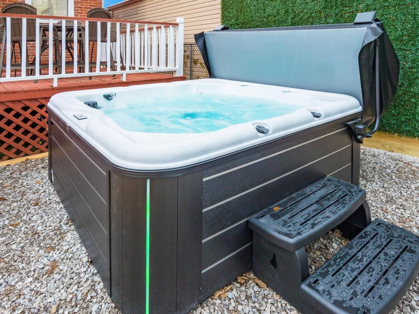 Fun upscale oasis w hot tub near OSU & Short North