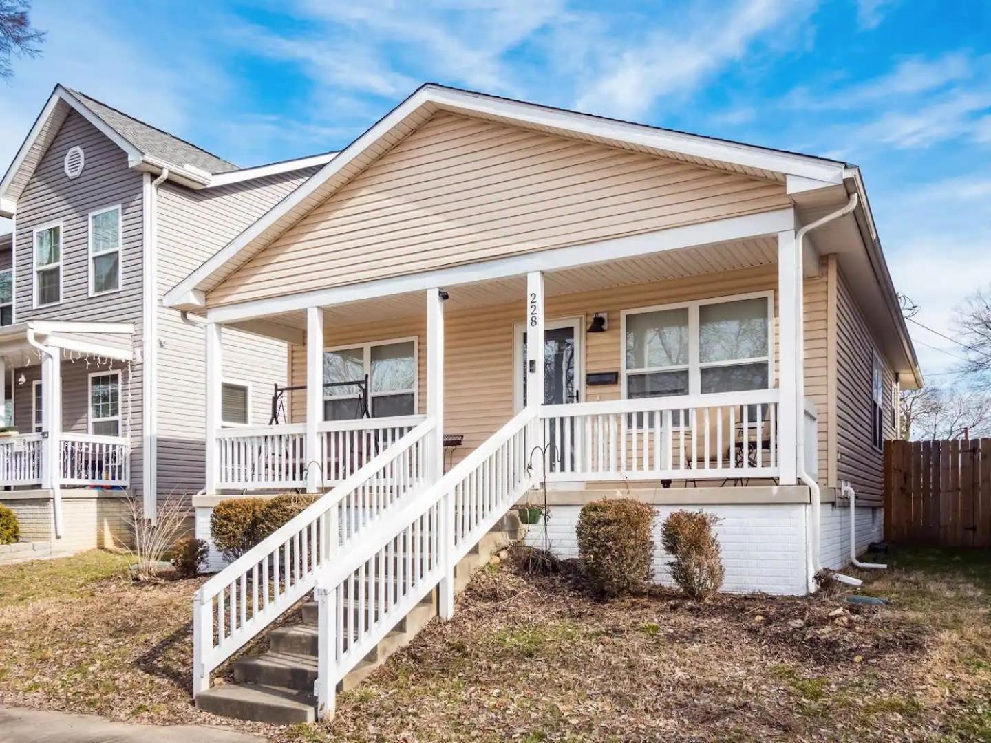 Urban Oasis w Hot Tub Near Downtown & Arena District