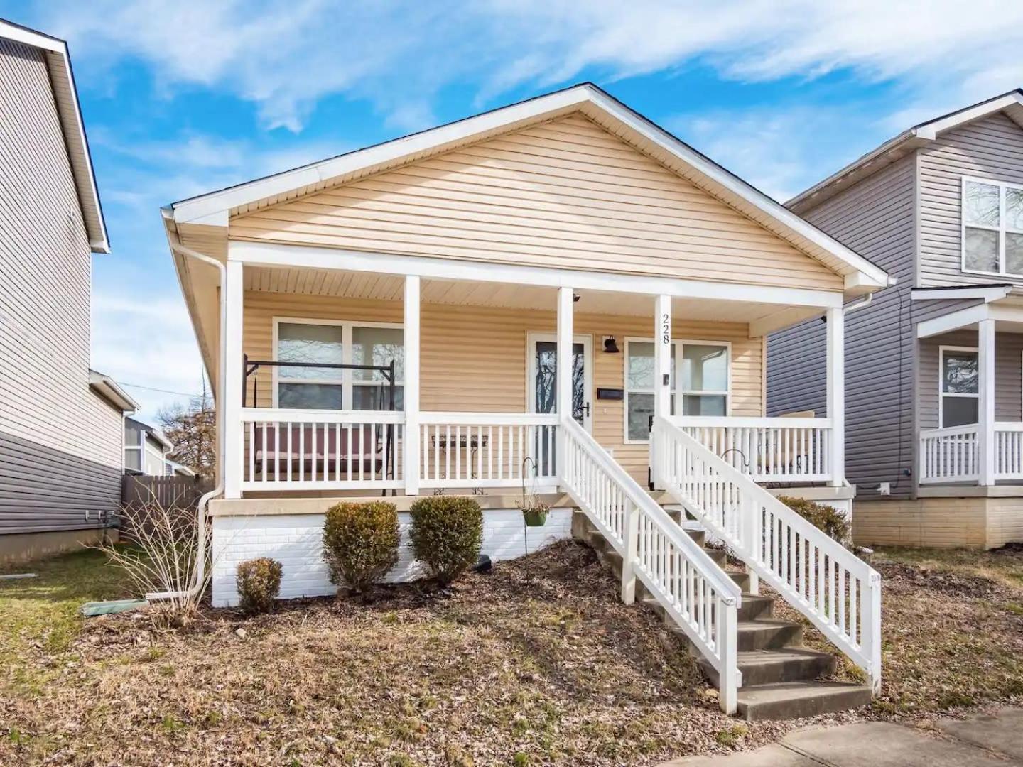 Urban Oasis w Hot Tub Near Downtown & Arena District