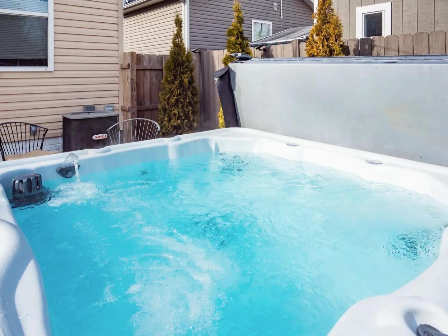 Urban Oasis w Hot Tub Near Downtown & Arena District