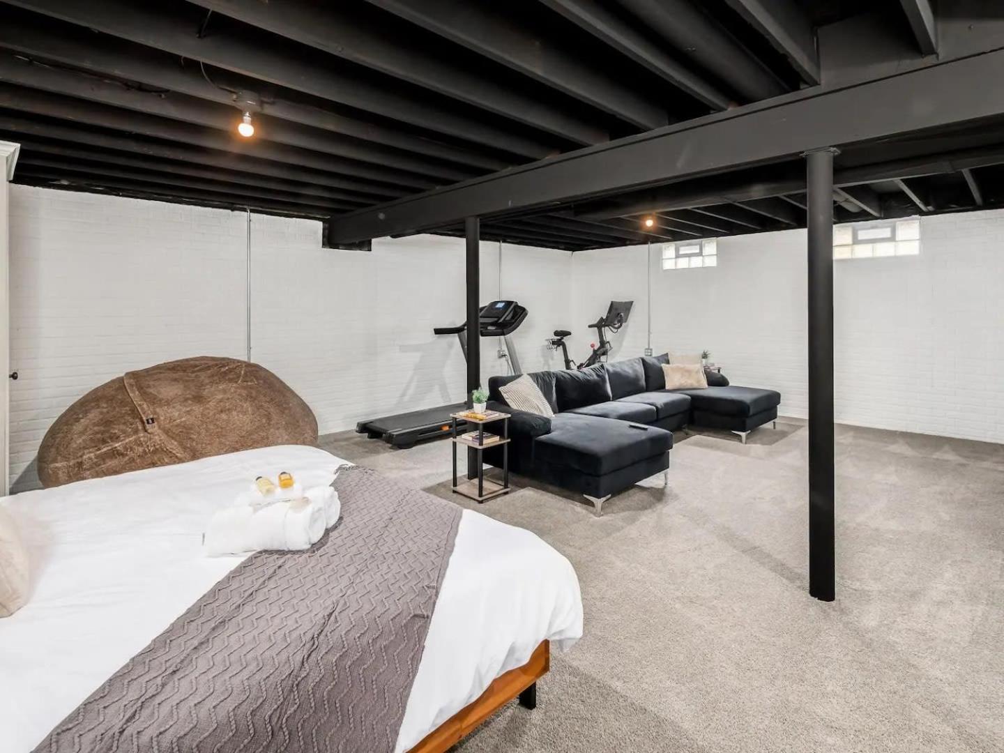 Urban Oasis w Hot Tub Near Downtown & Arena District
