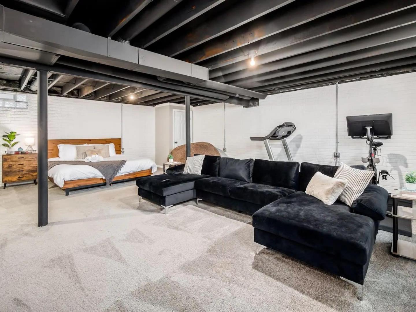 Urban Oasis w Hot Tub Near Downtown & Arena District