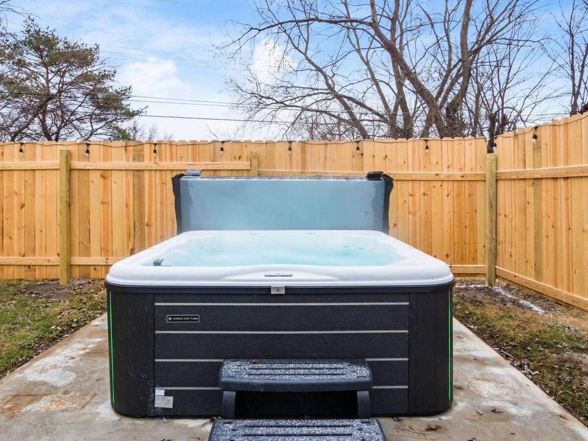 The Gahanna Cabana Hot Tub 5BR view 4