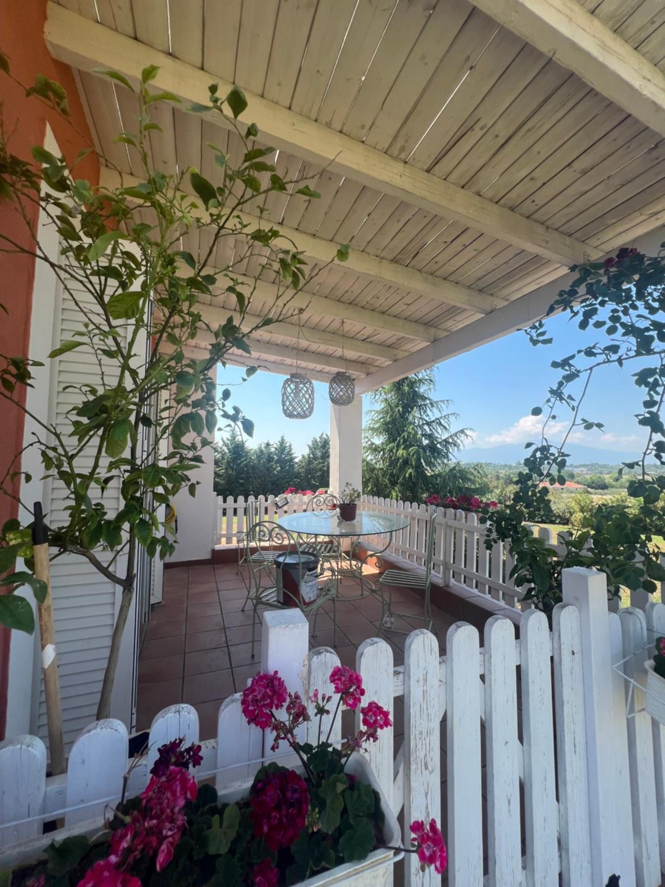 Villa AVRA