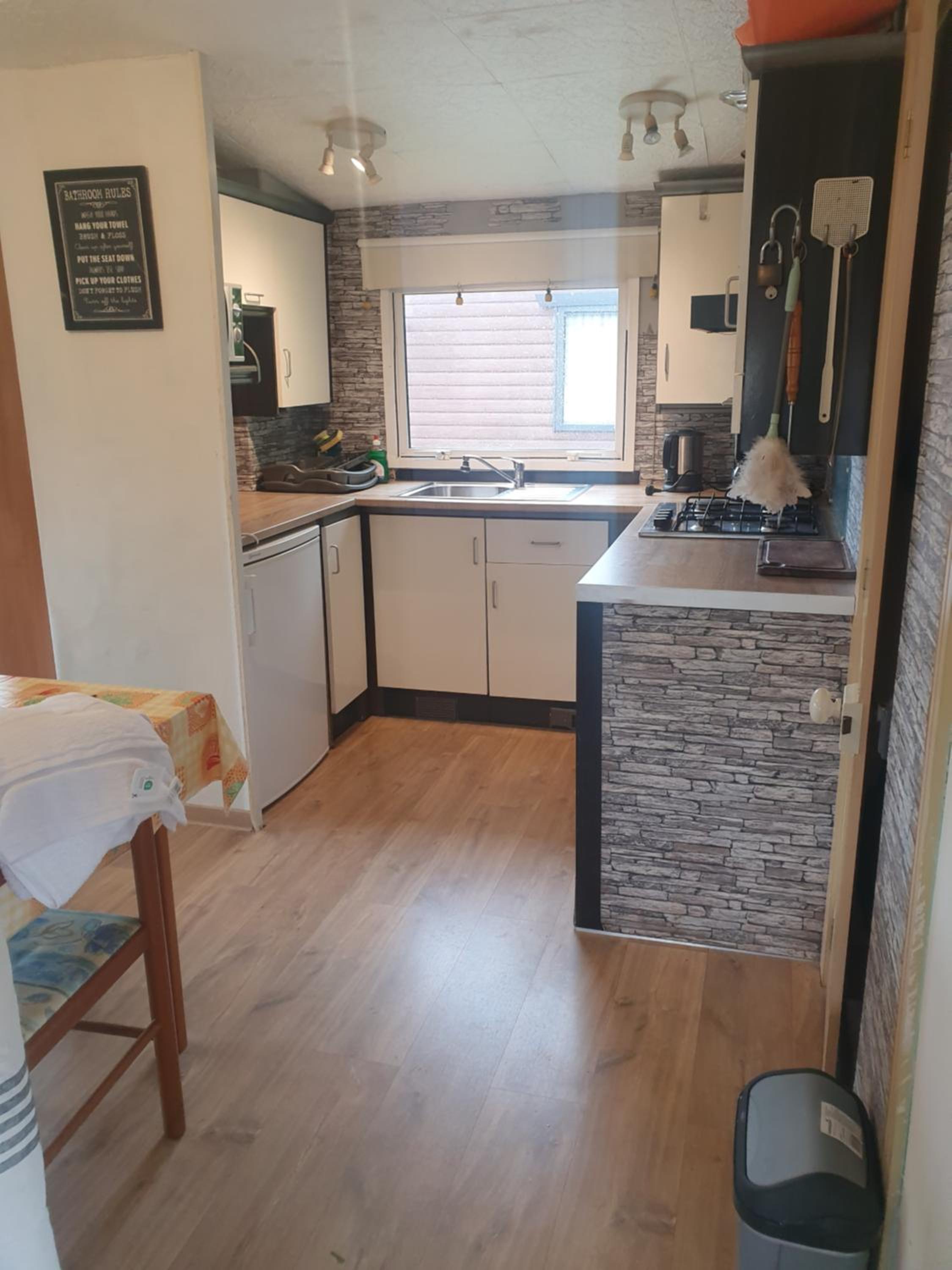 Bungalow 12mx3,60m avec grand jardin