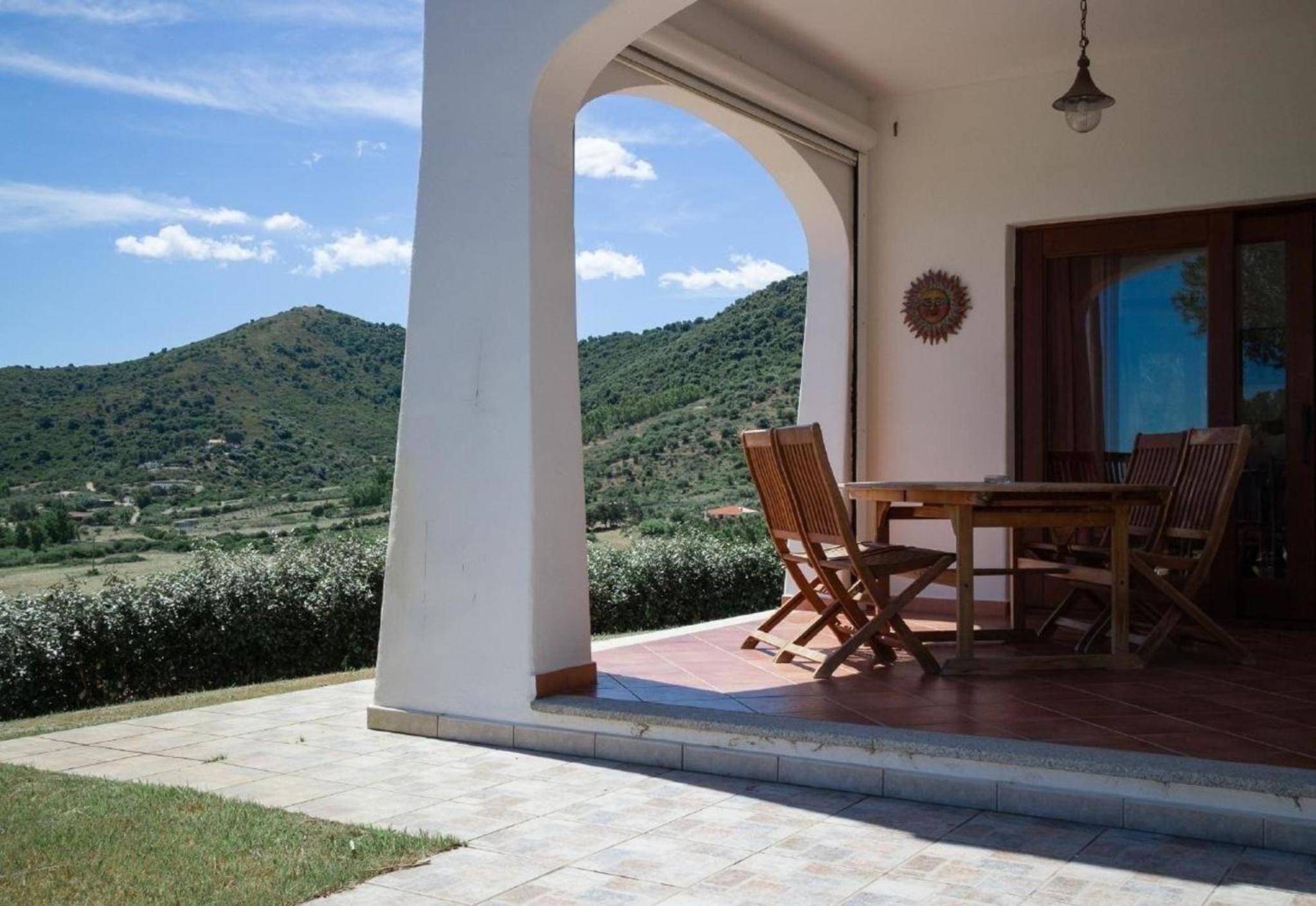 Ferienwohnung in Budoni mit Grill, gemeinschaftlichem Pool und Terrasse und Meerblick view 2
