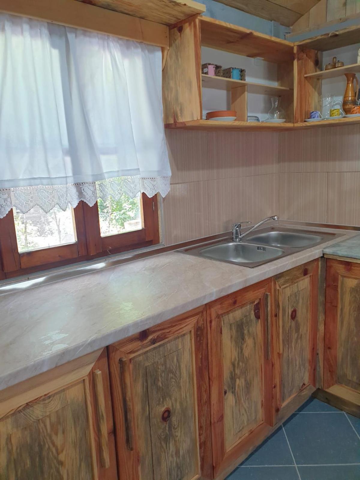 Bujtina Peshtan Guesthouse&Camping photo 4