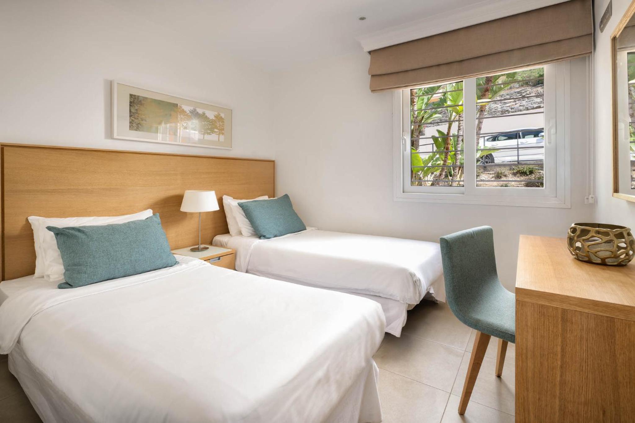 Beautiful Apartment with Stunning Sea Views, Perfect for Relaxation