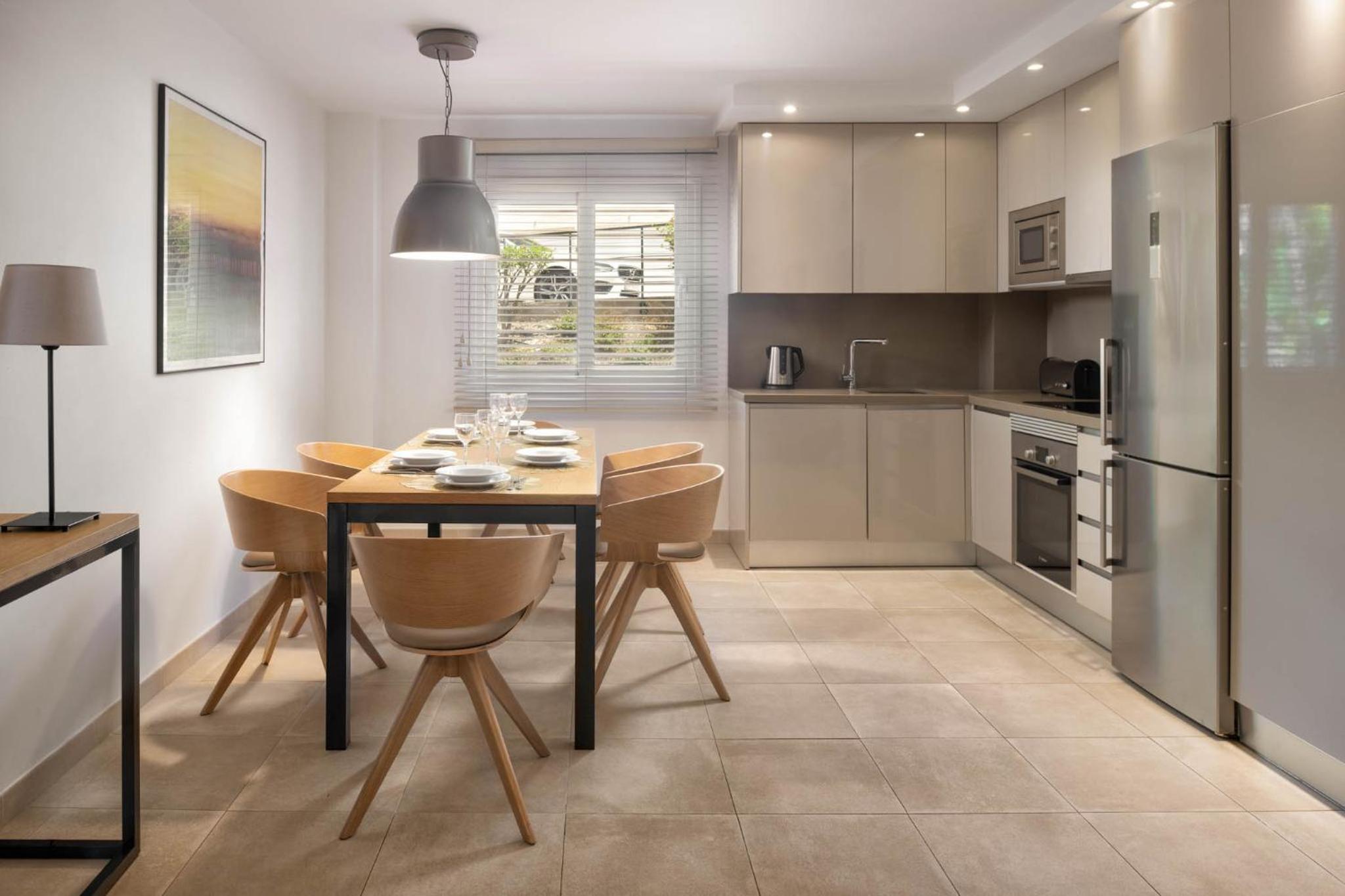 Beautiful Apartment with Stunning Sea Views, Perfect for Relaxation
