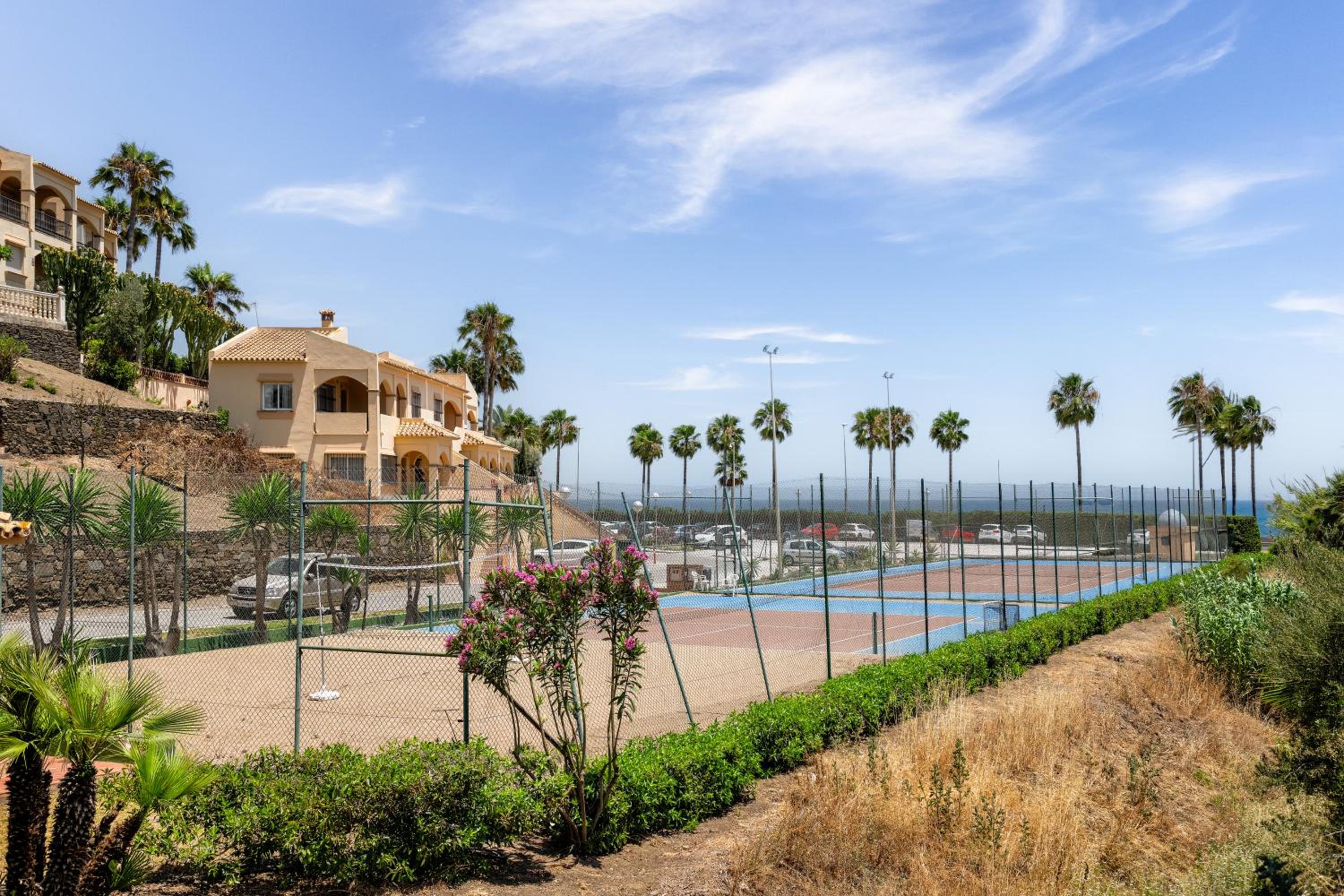 Beautiful Apartment with Stunning Sea Views, Perfect for Relaxation