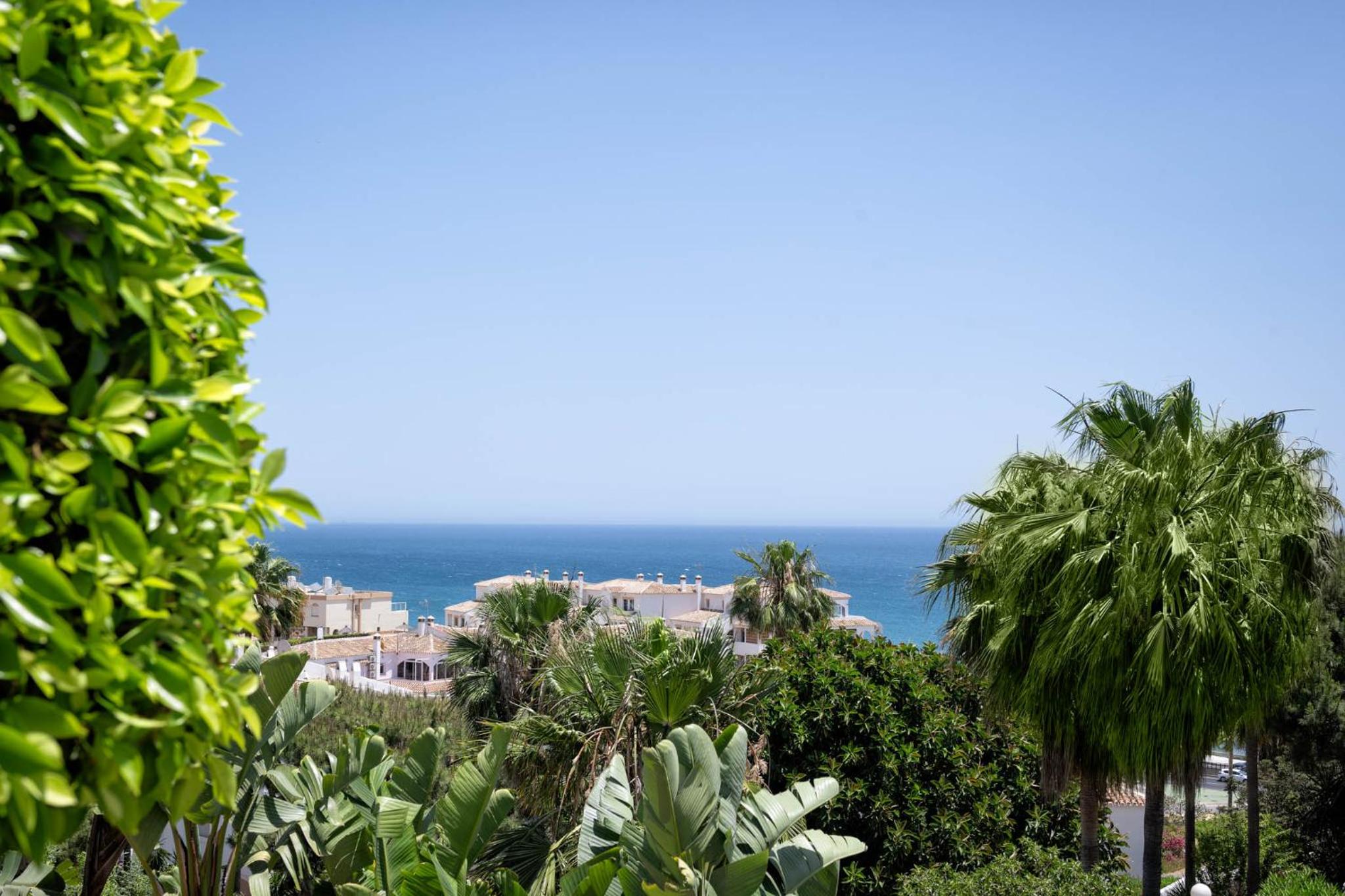 Beautiful Apartment with Stunning Sea Views, Perfect for Relaxation