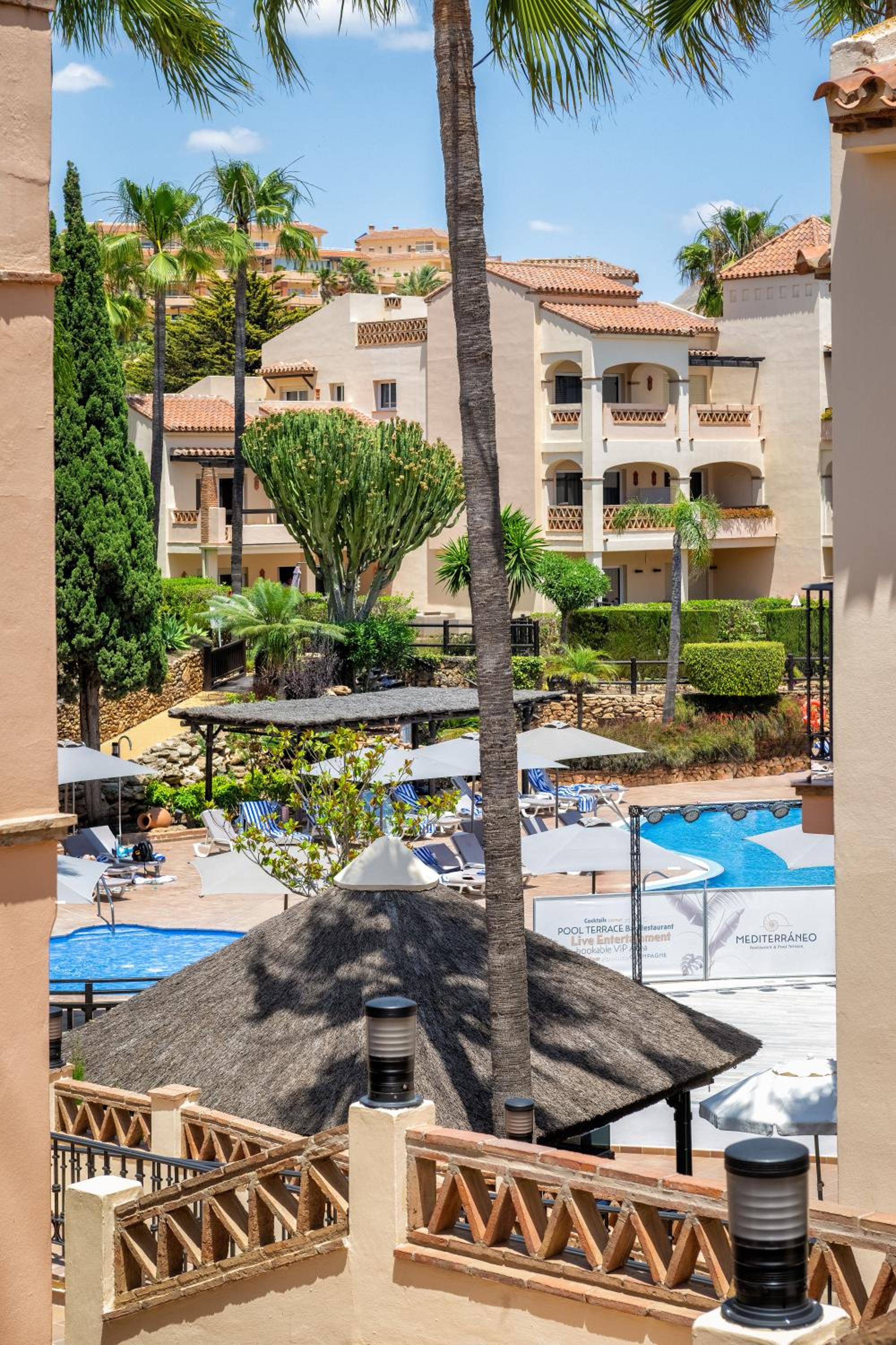 Beautiful Apartment with Stunning Sea Views, Perfect for Relaxation