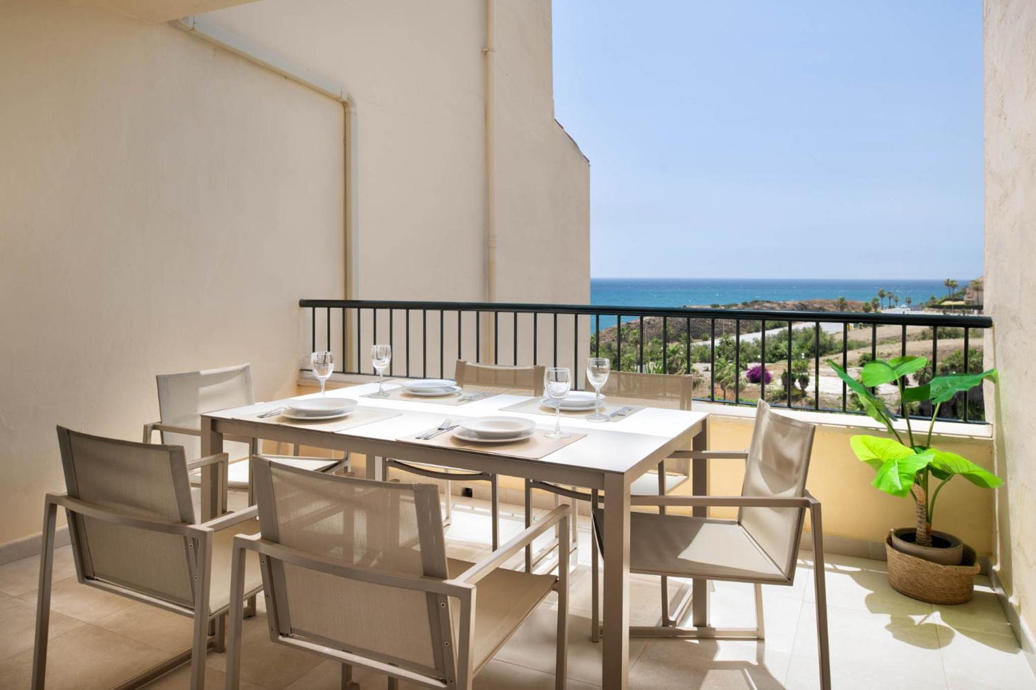 Beautiful Apartment with Stunning Sea Views, Perfect for Relaxation