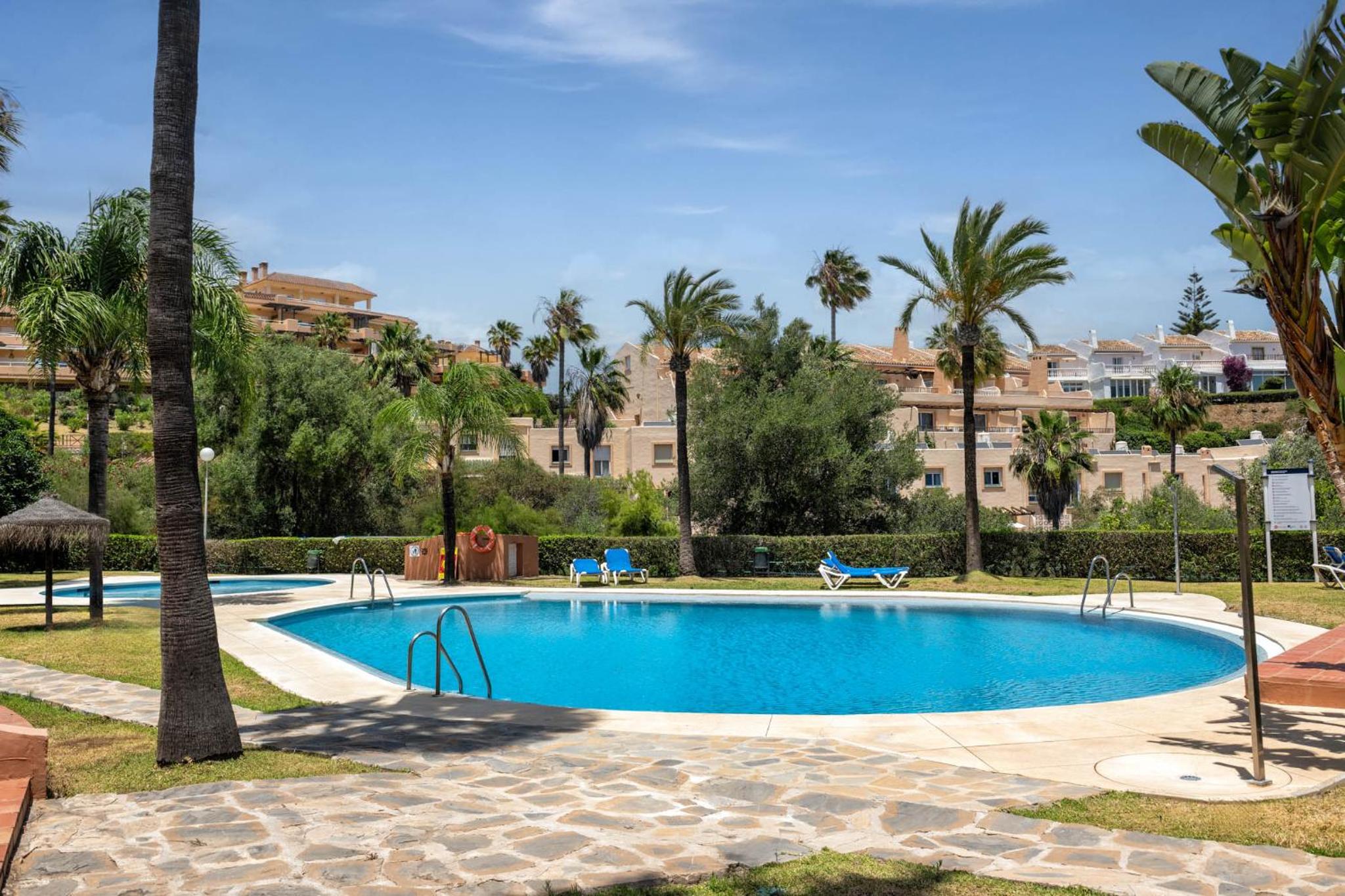 Beautiful Apartment with Stunning Sea Views, Perfect for Relaxation